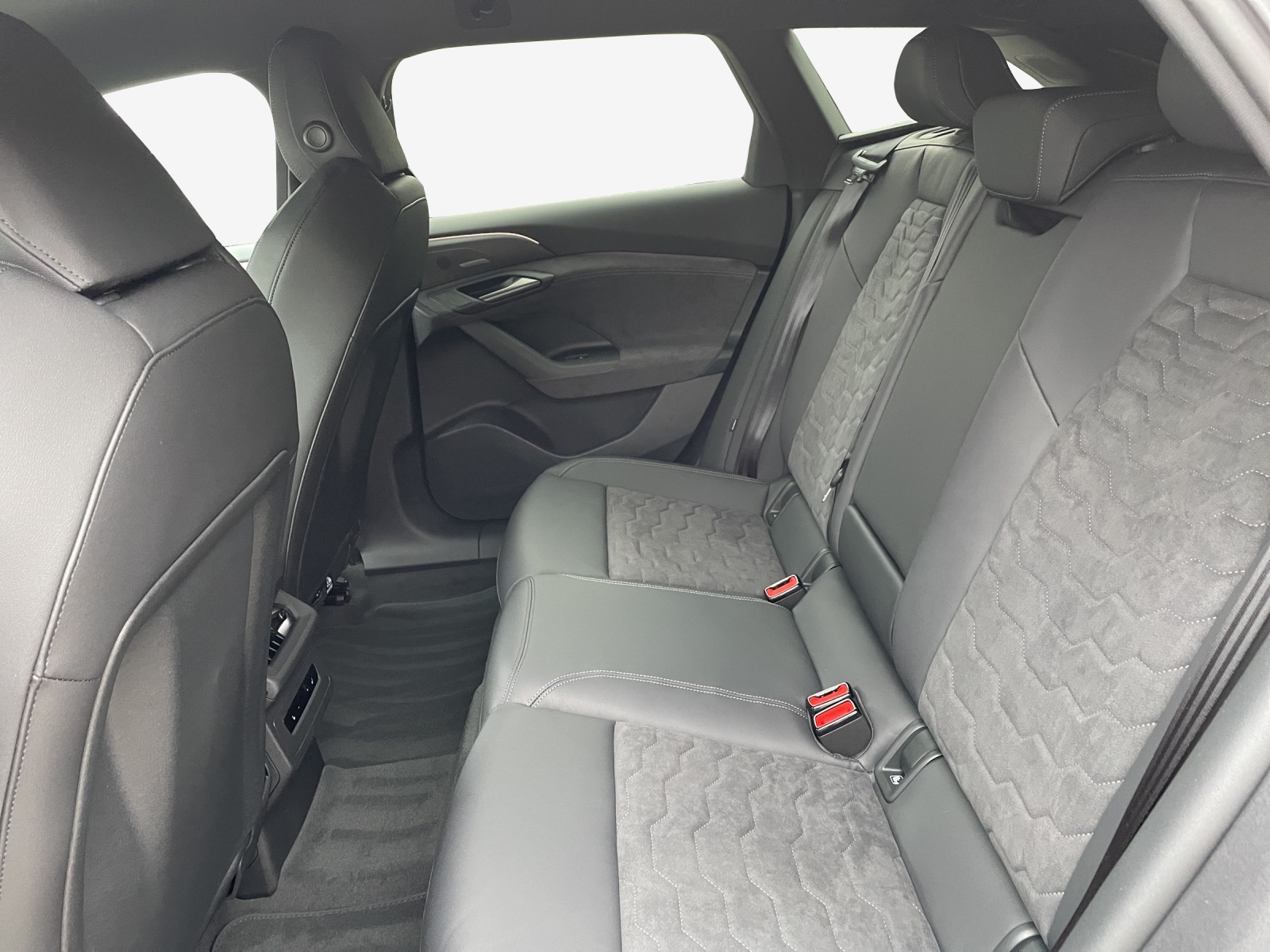 AUDI A6 Avant e-tron quattro-image-11