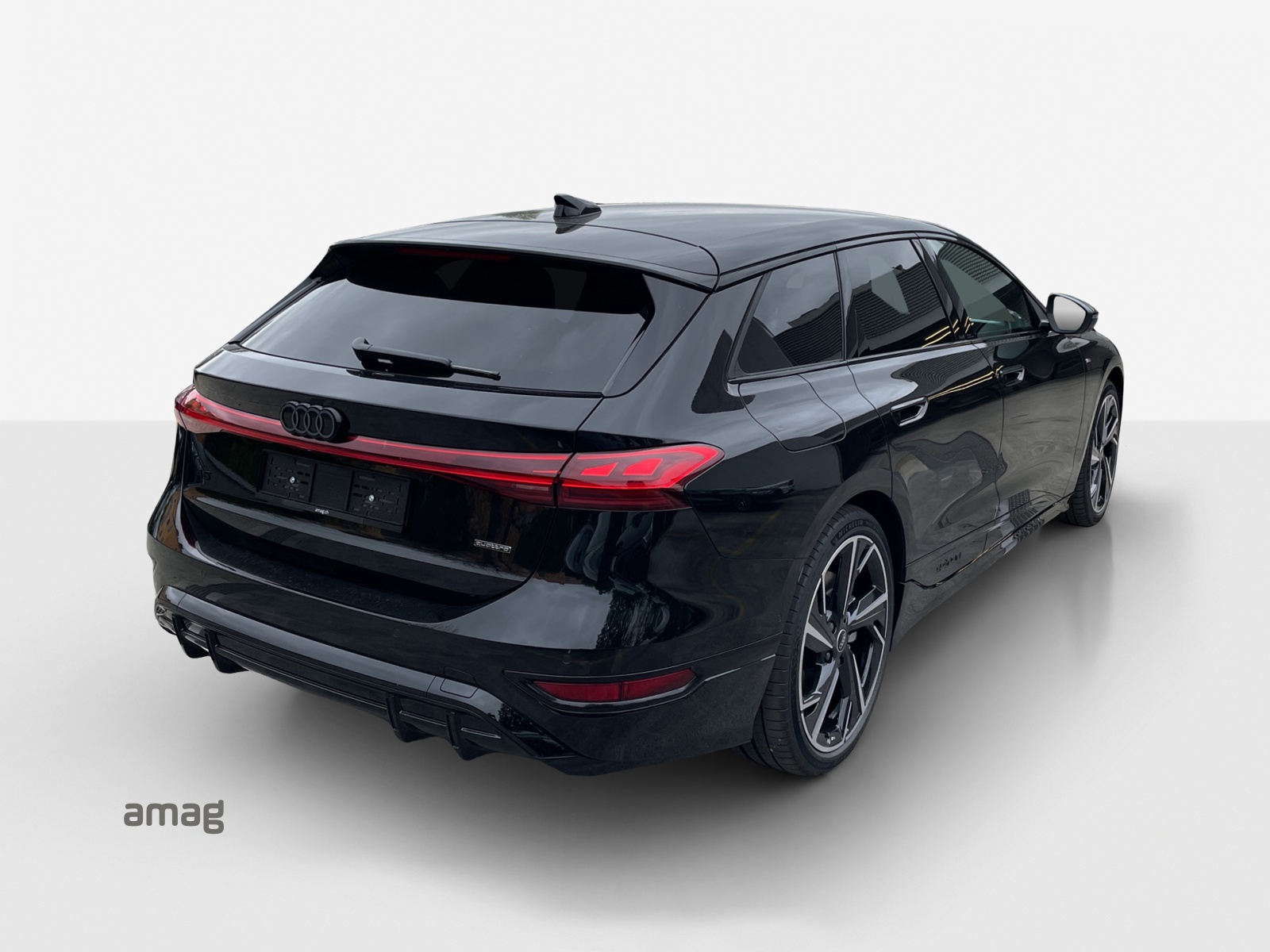 AUDI A6 Avant e-tron quattro-image-4