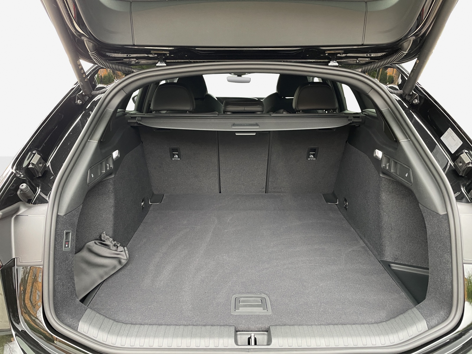 AUDI A6 Avant e-tron quattro-image-12