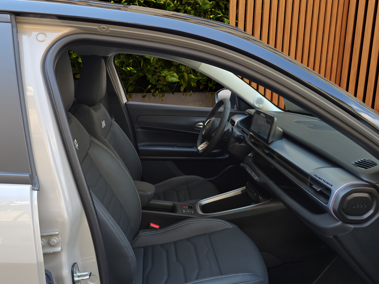 JEEP Avenger 1.2 Turbo MHEV Summit-image-15
