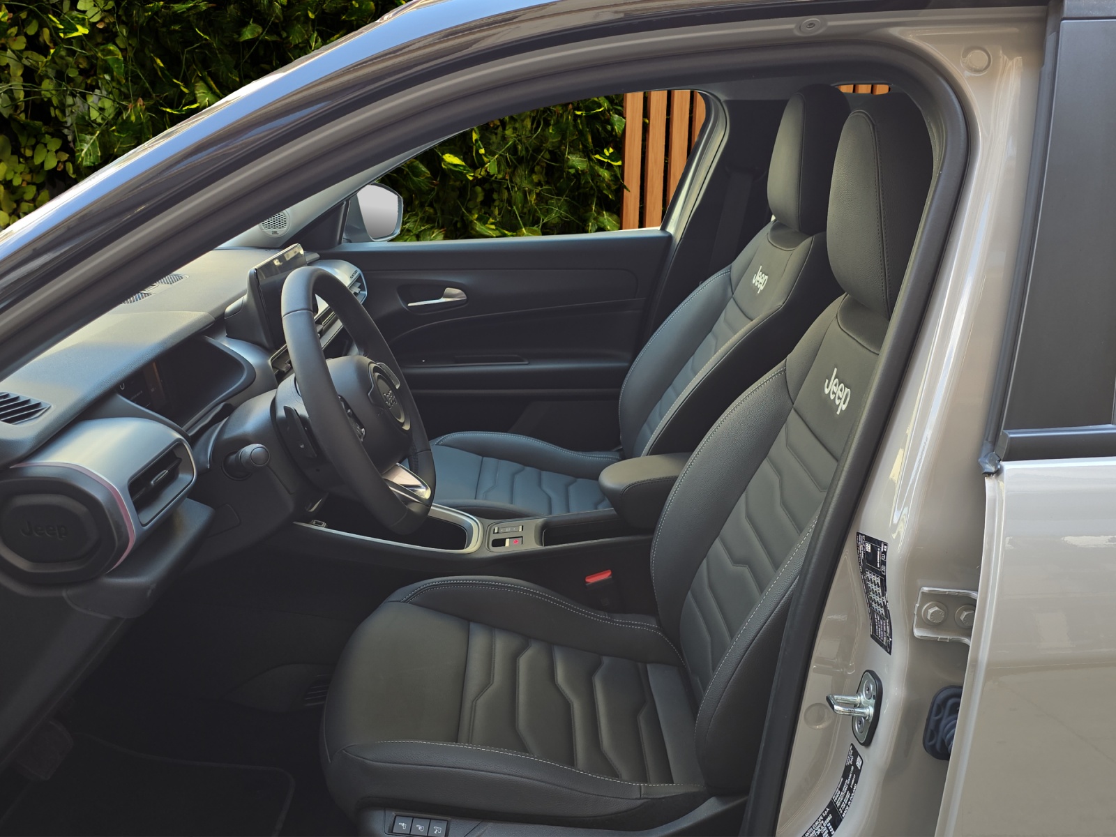 JEEP Avenger 1.2 Turbo MHEV Summit-image-8