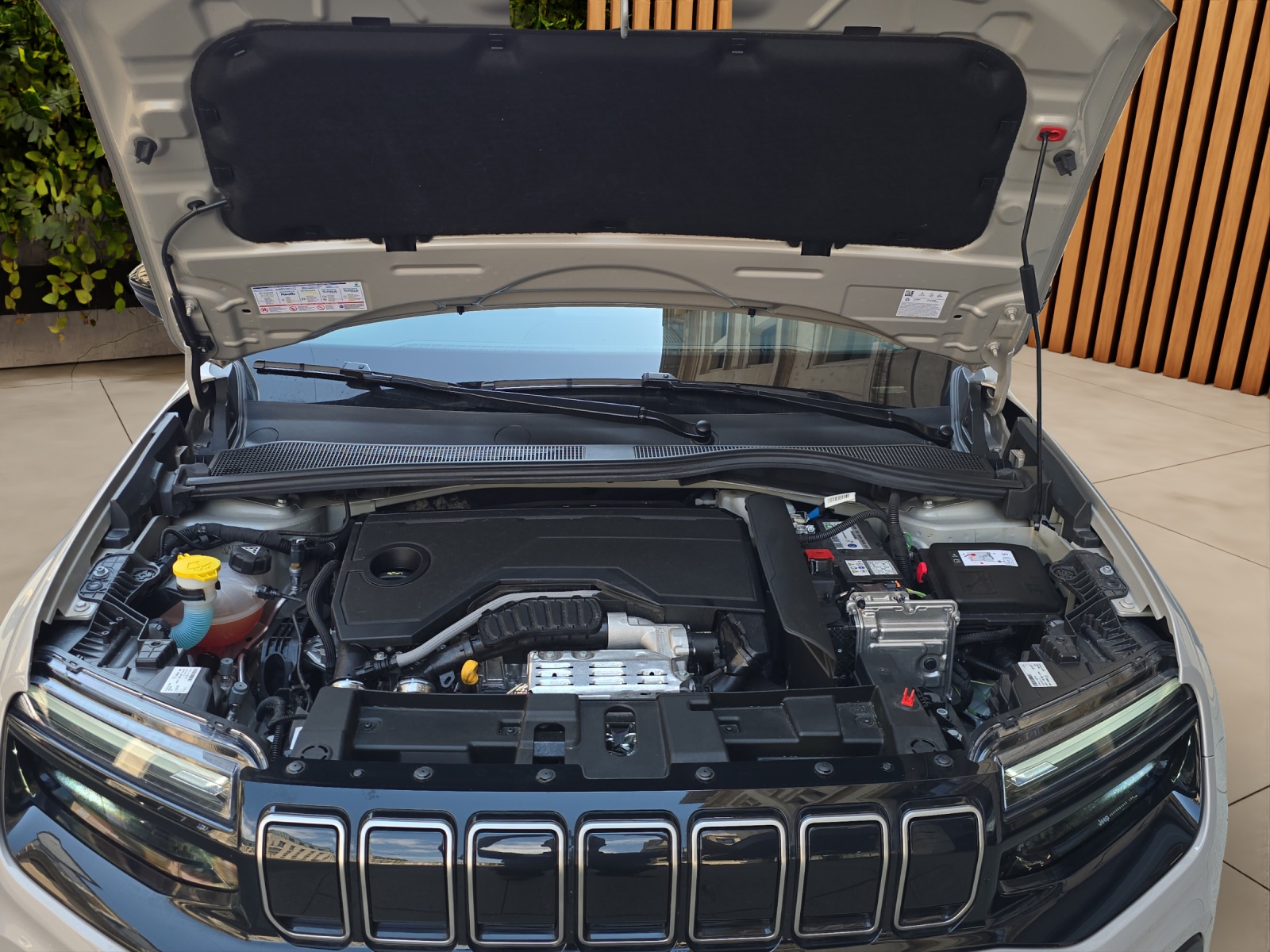 JEEP Avenger 1.2 Turbo MHEV Summit-image-18