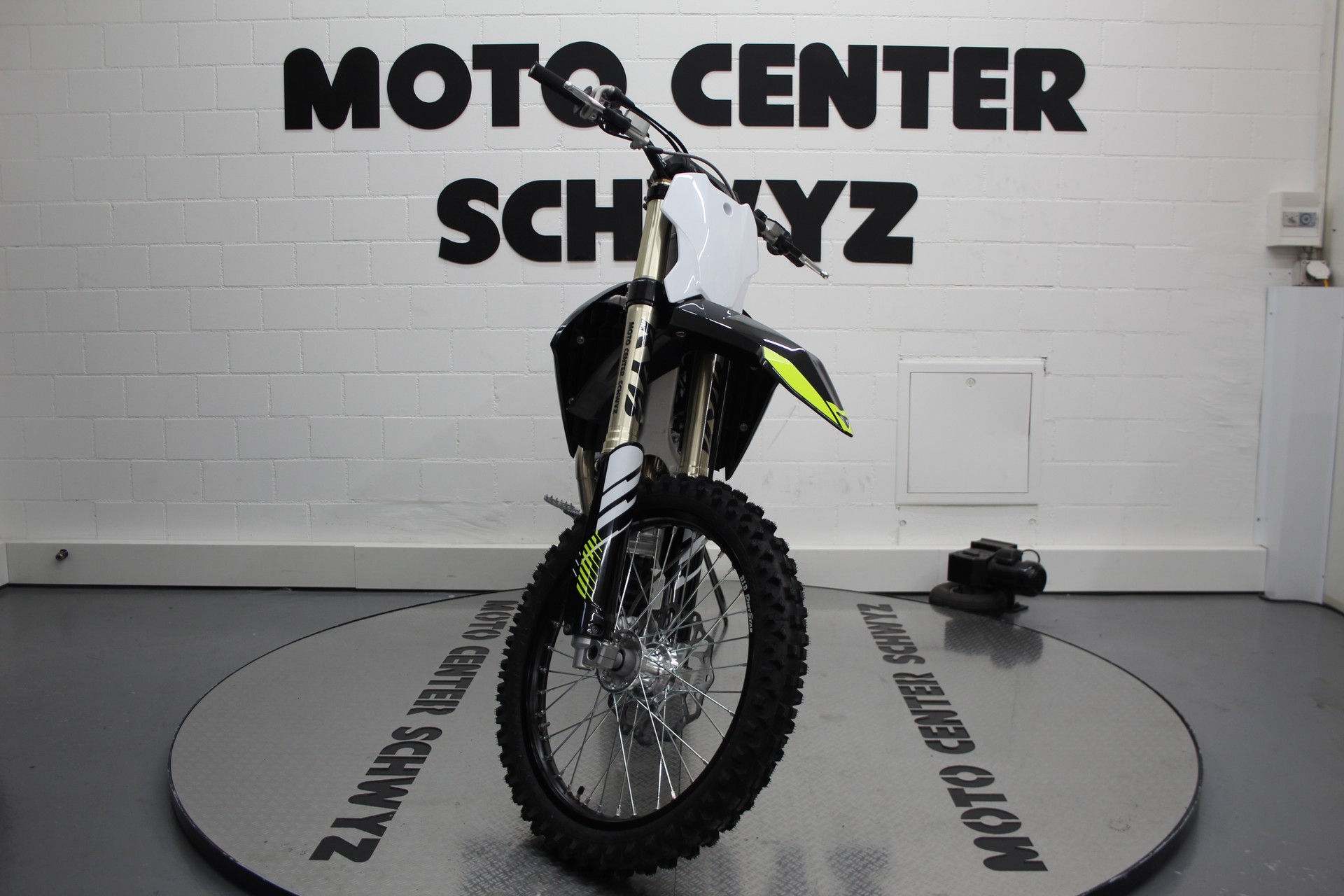 TRIUMPH TF 250-X-showroom-element-2