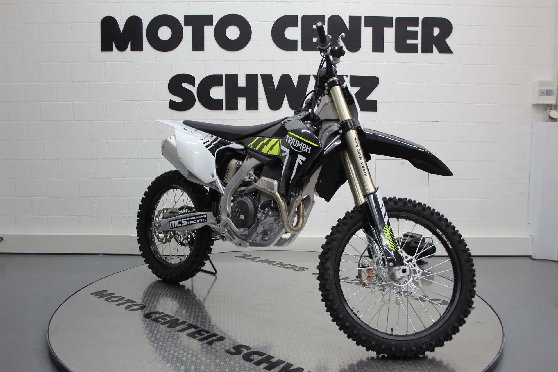 TRIUMPH TF 250-X-showroom-element-1