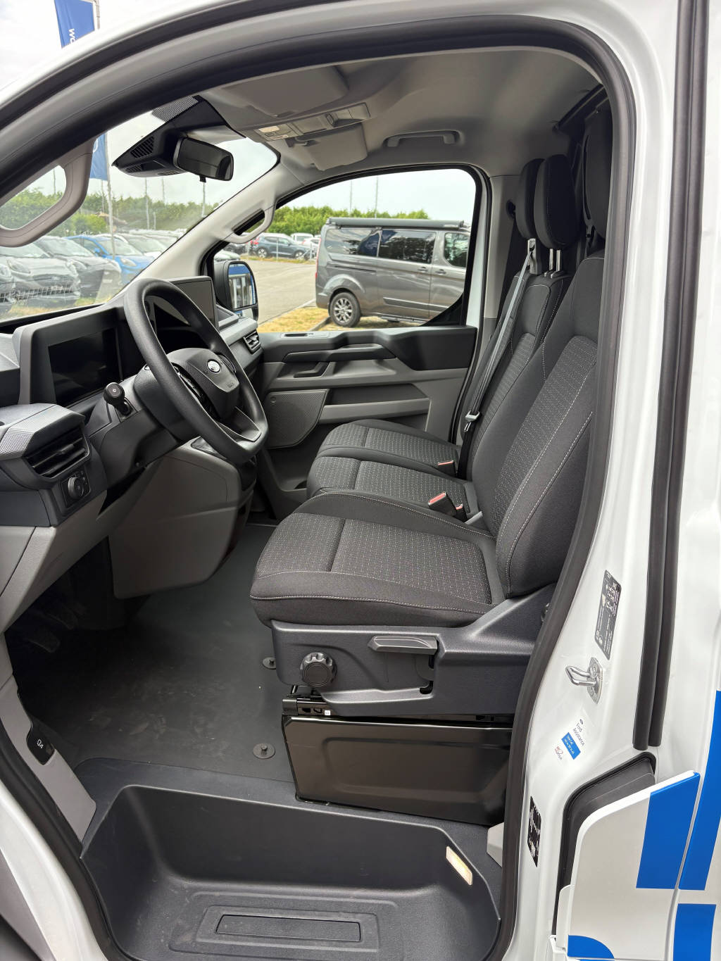 FORD Transit Custom Van 320 L1 2.0 EcoBlue 170 Trend 4x4-image-8