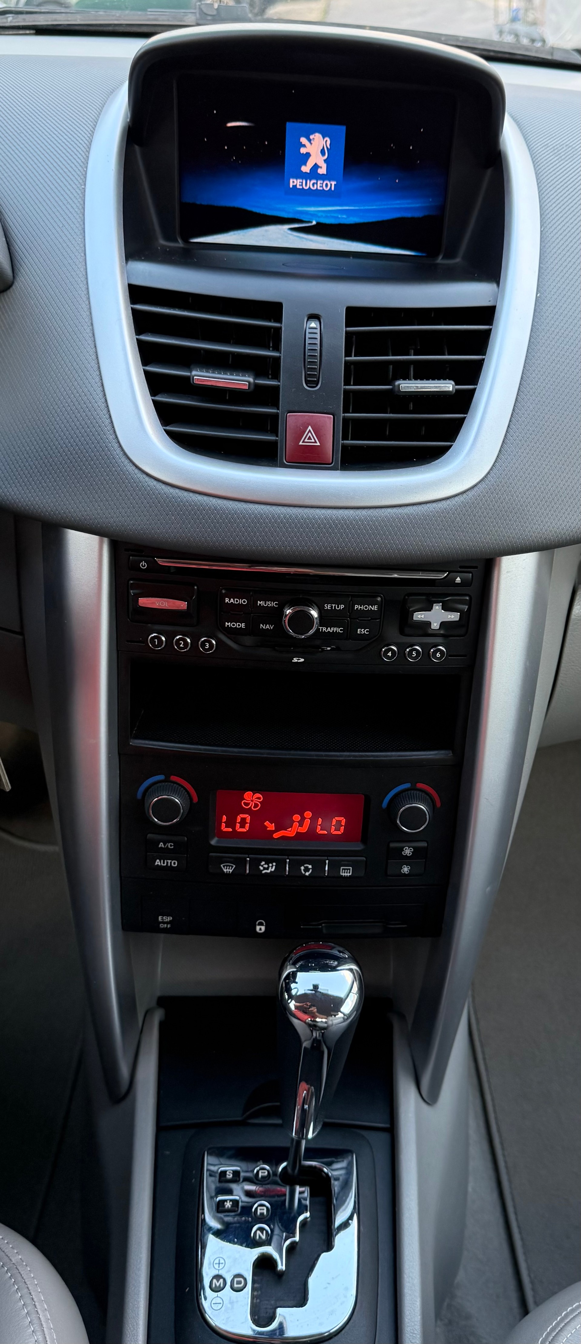 PEUGEOT 207 1.6 16V Lion Edition Automatic-image-6