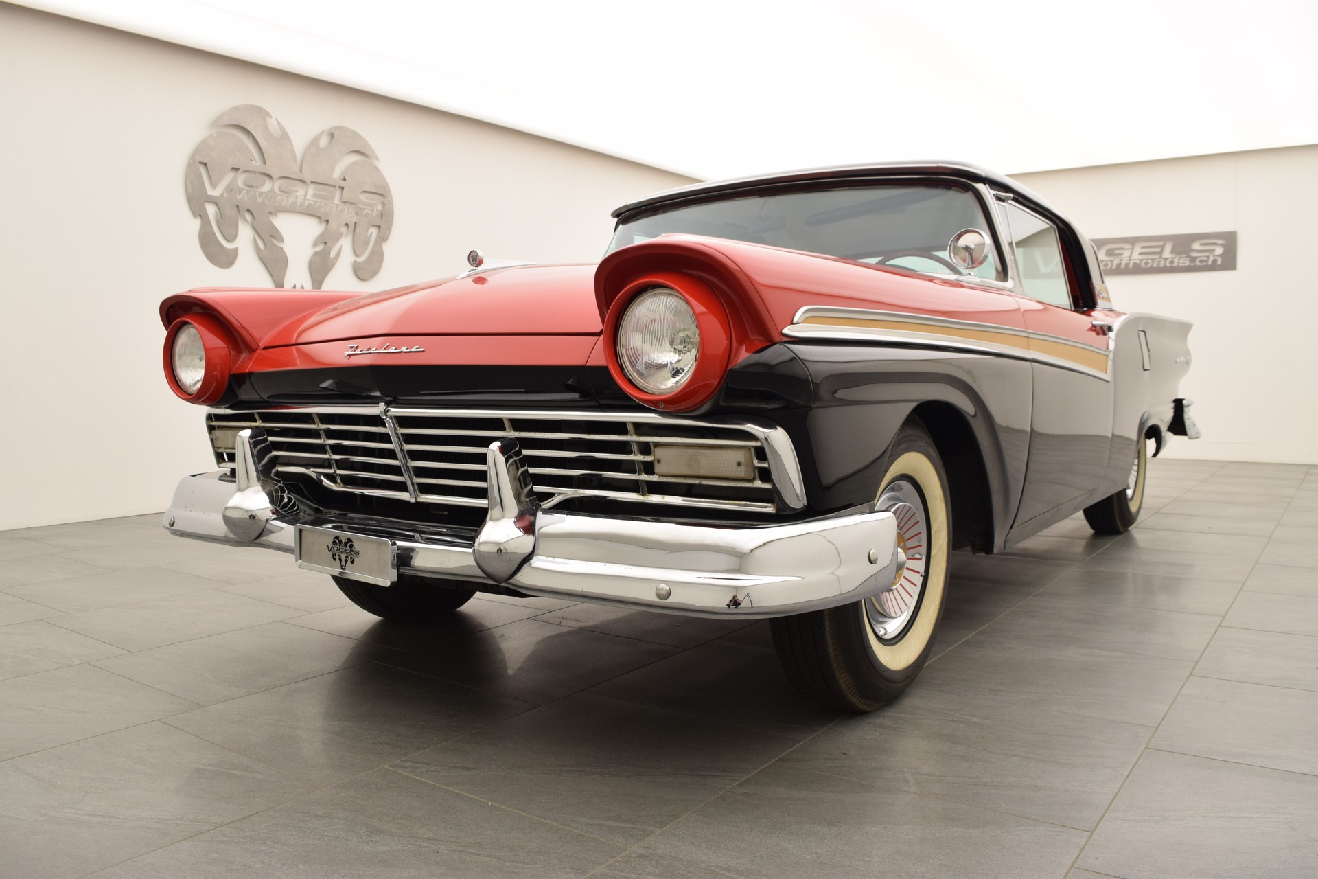 FORD Fairlane 500 Skyliner Convertible-showroom-element-2