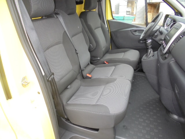RENAULT Trafic 2.0 ENERGY dCi145 3.0t Business L1H1-image-8