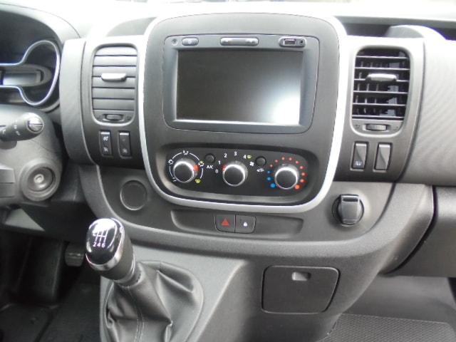 RENAULT Trafic 2.0 ENERGY dCi145 3.0t Business L1H1-image-9