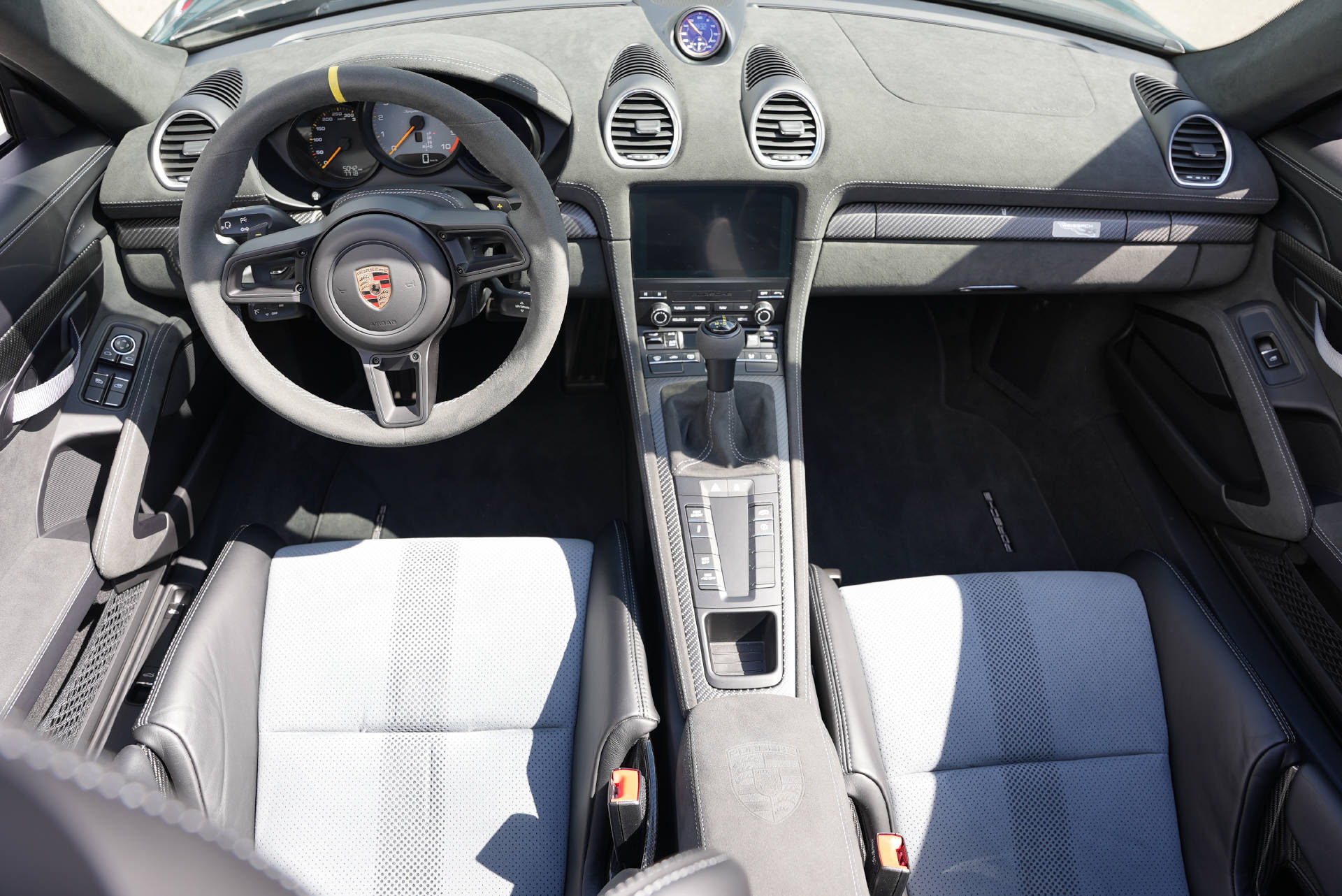 PORSCHE 718 Spyder RS Weissach-image-10