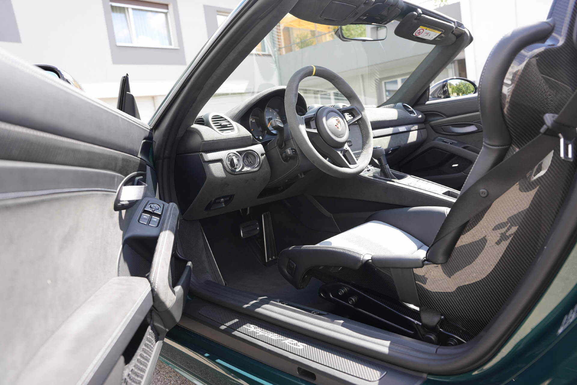 PORSCHE 718 Spyder RS Weissach-image-8