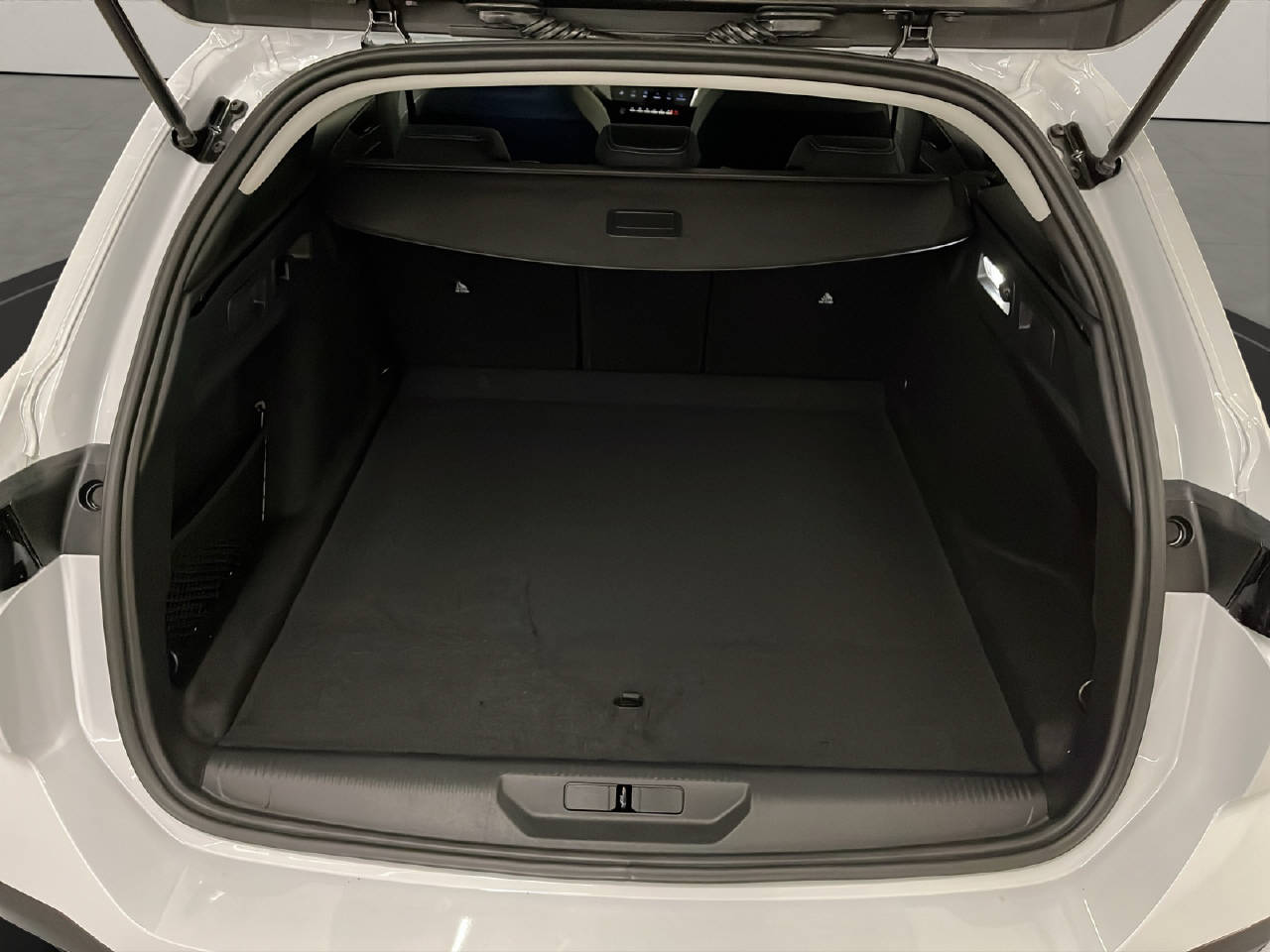 PEUGEOT 308 SW 1.2 Hybrid Allure-image-12