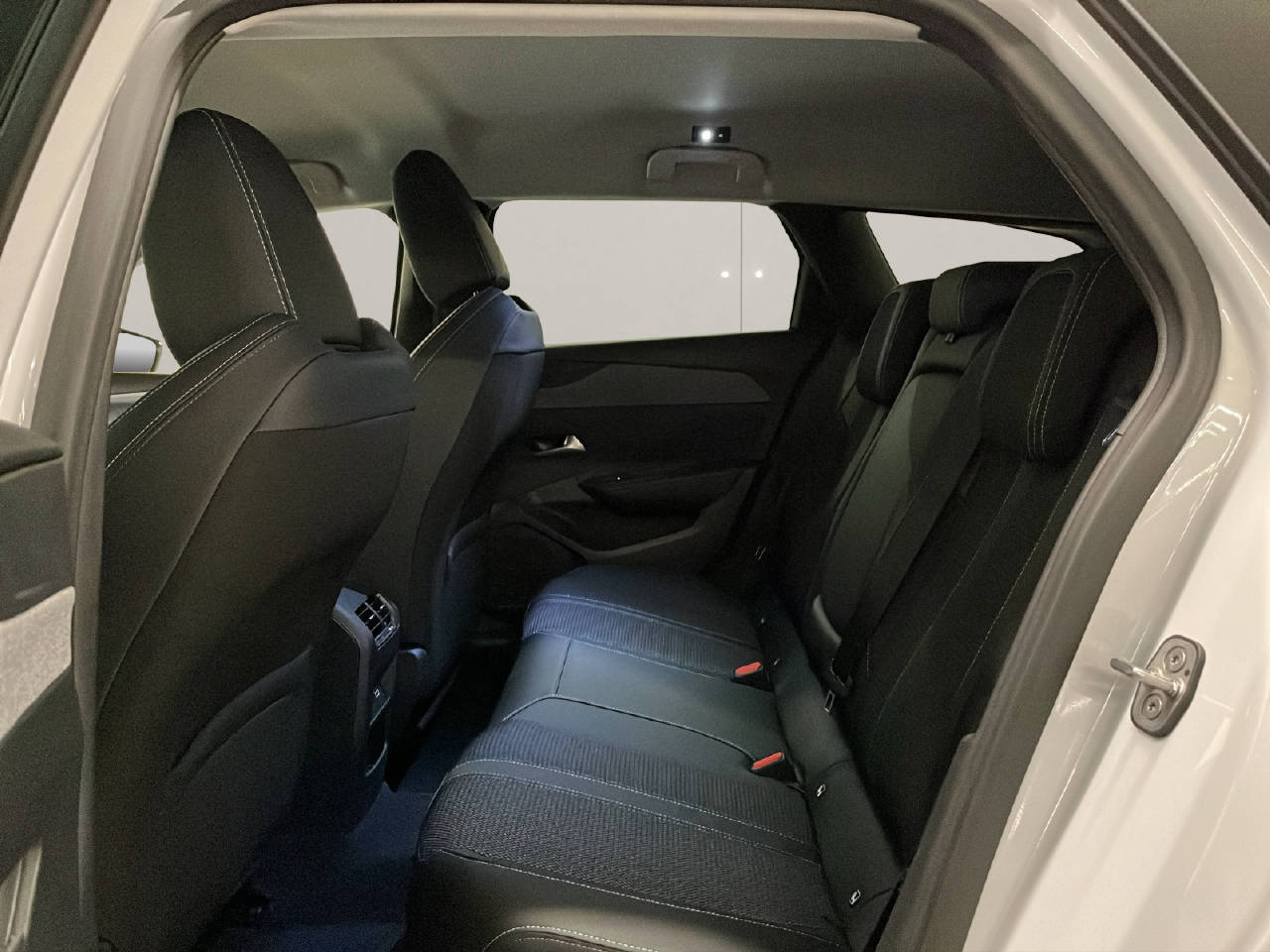 PEUGEOT 308 SW 1.2 Hybrid Allure-image-10