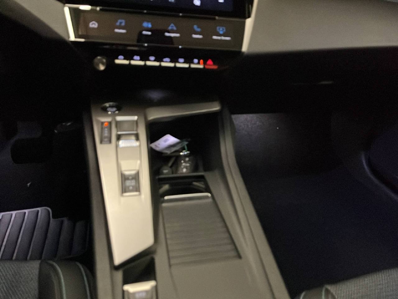 PEUGEOT 308 SW 1.2 Hybrid Allure-image-8