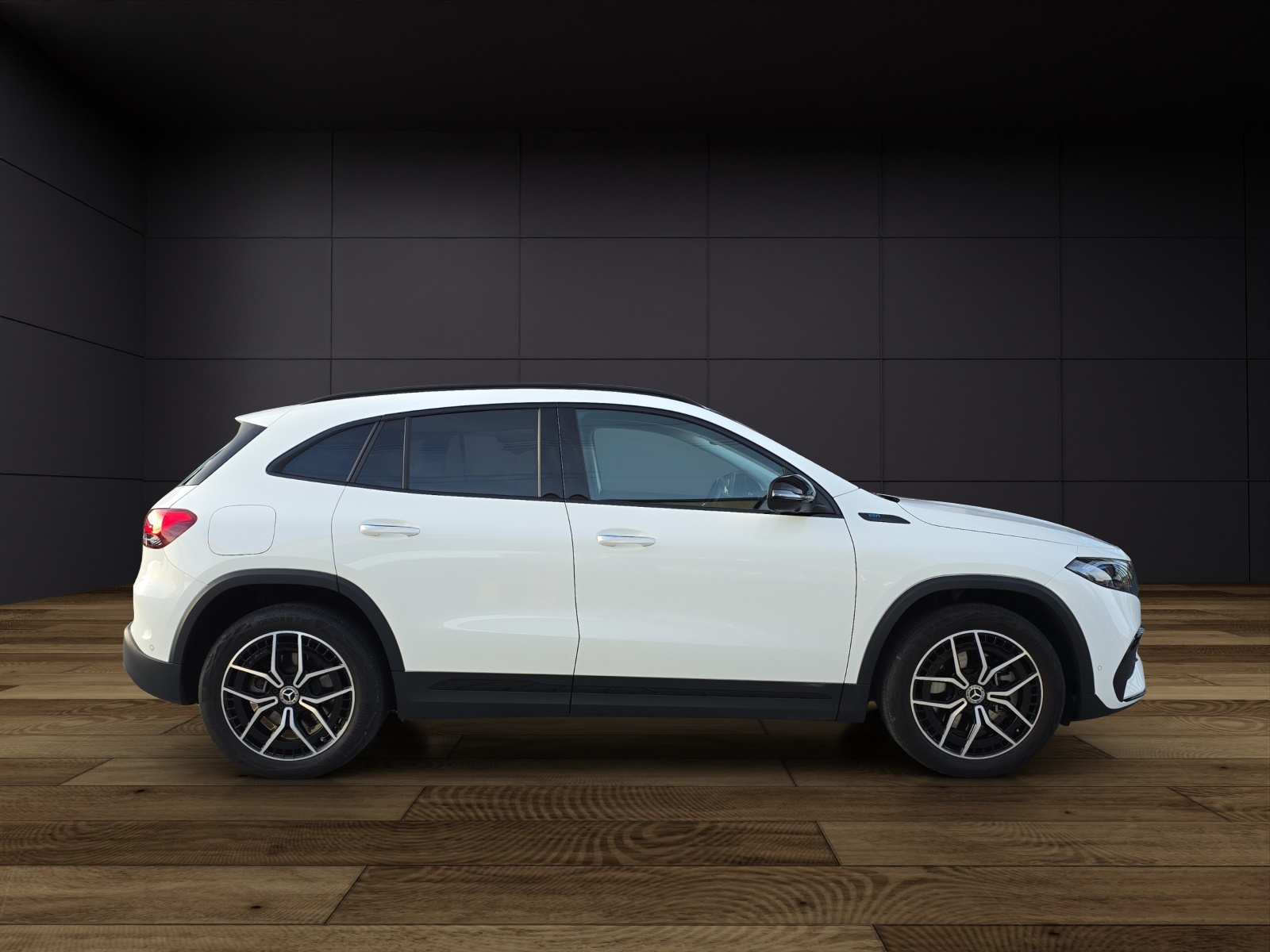 MERCEDES-BENZ EQA 350 AMG Line 4Matic-image-4