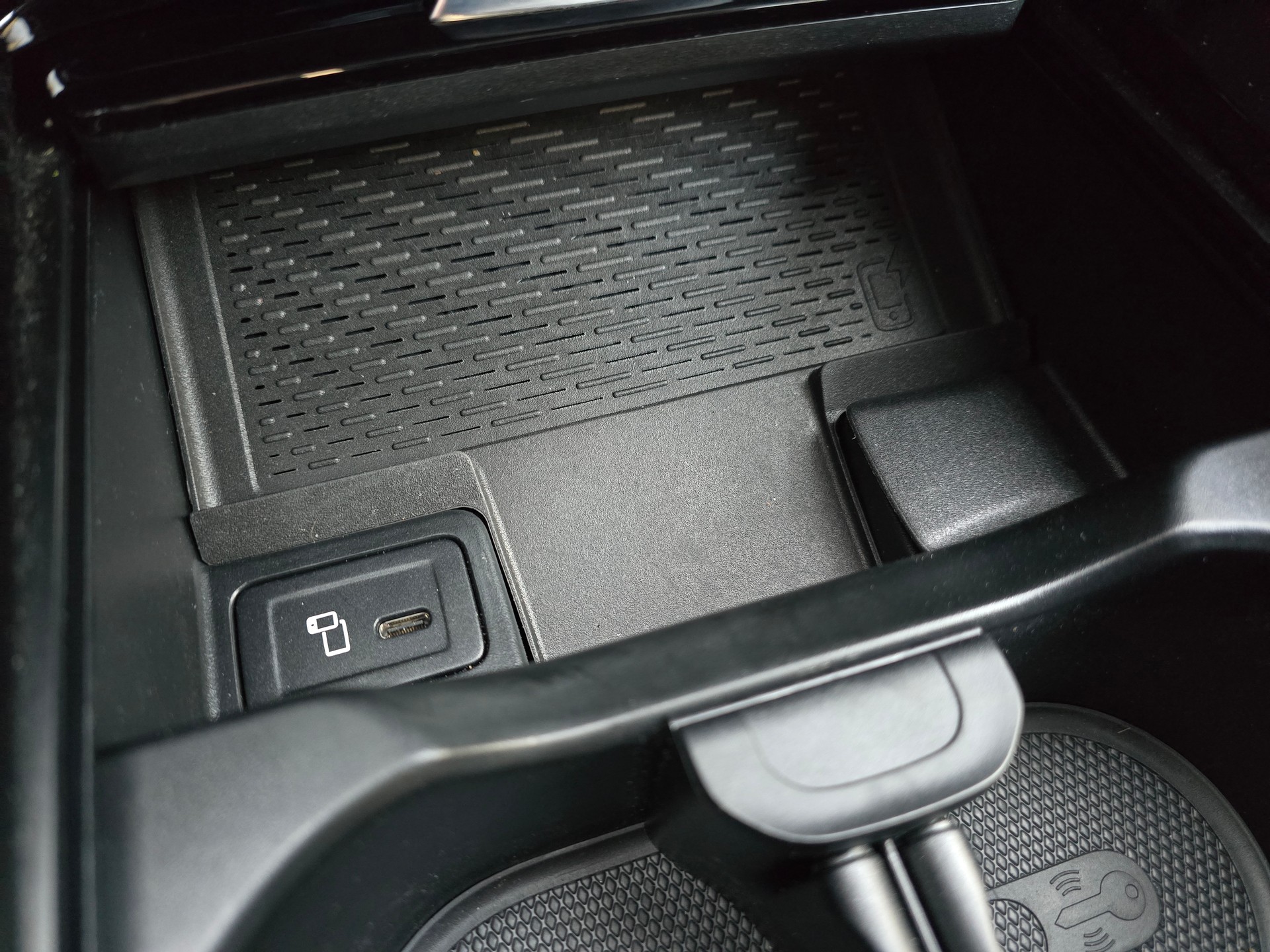 MERCEDES-BENZ EQA 350 AMG Line 4Matic-image-19