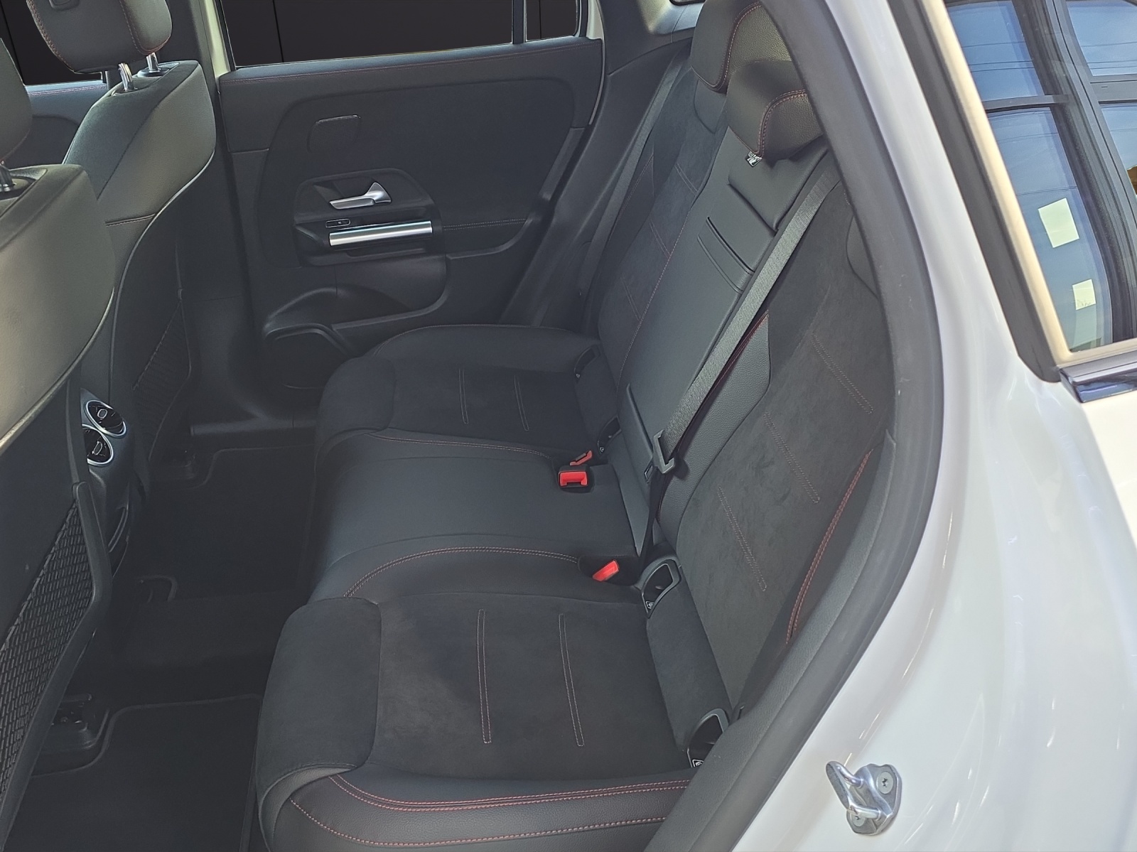 MERCEDES-BENZ EQA 350 AMG Line 4Matic-image-22
