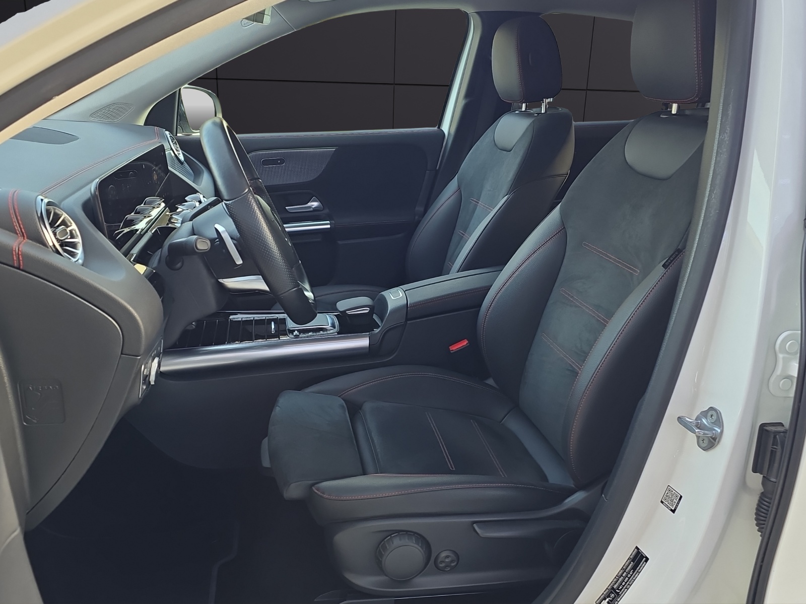 MERCEDES-BENZ EQA 350 AMG Line 4Matic-image-8