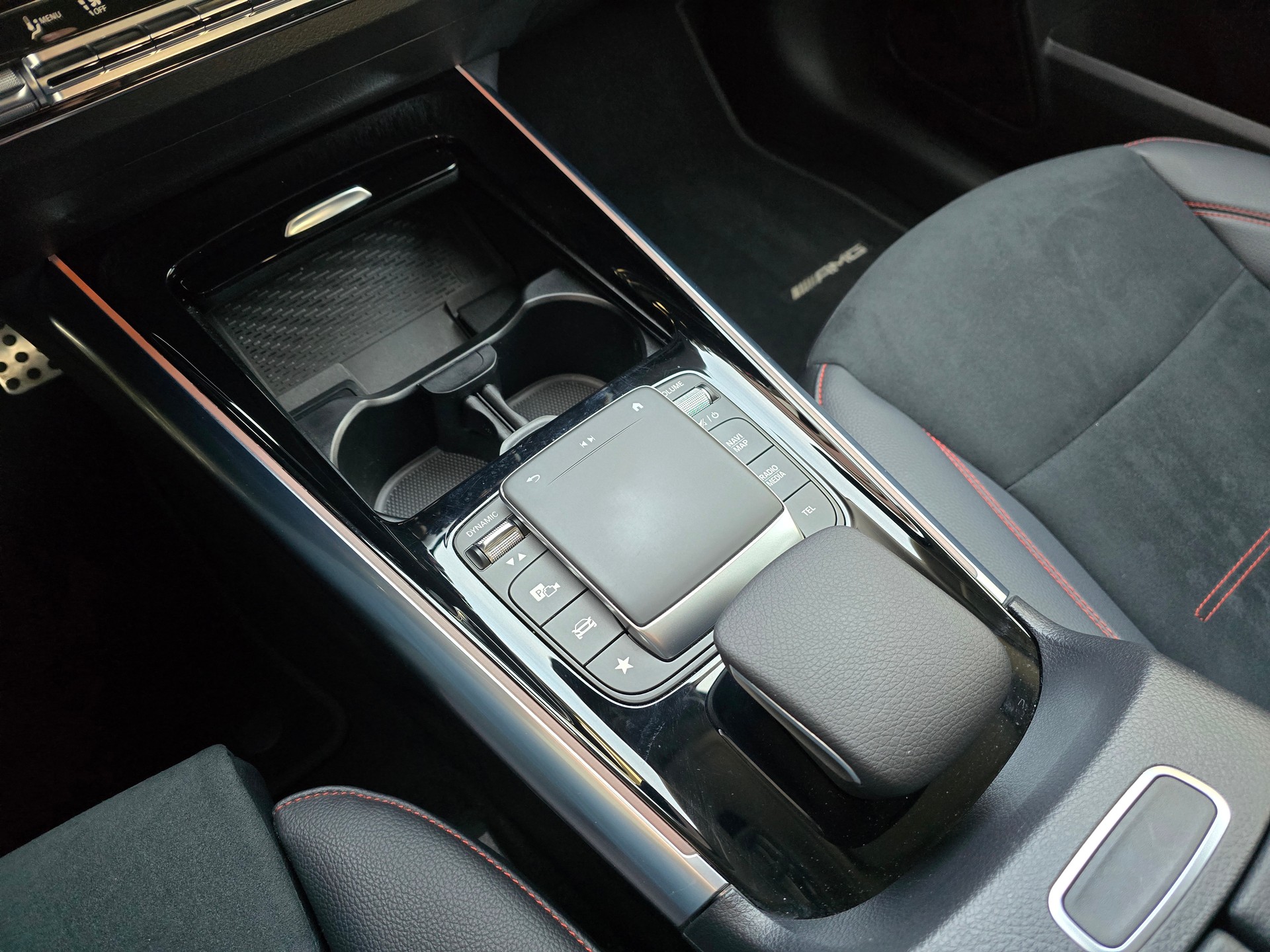 MERCEDES-BENZ EQA 350 AMG Line 4Matic-image-18
