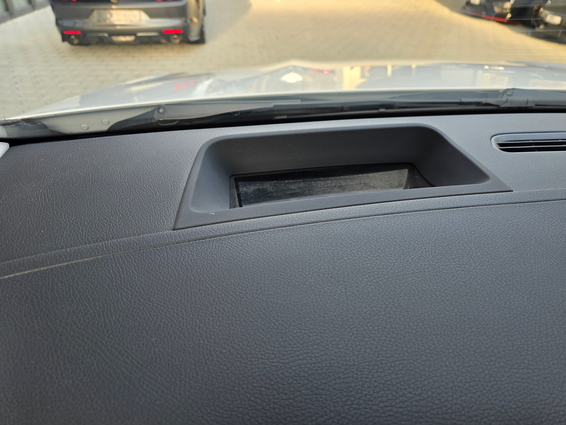 MERCEDES-BENZ EQA 350 AMG Line 4Matic-image-11