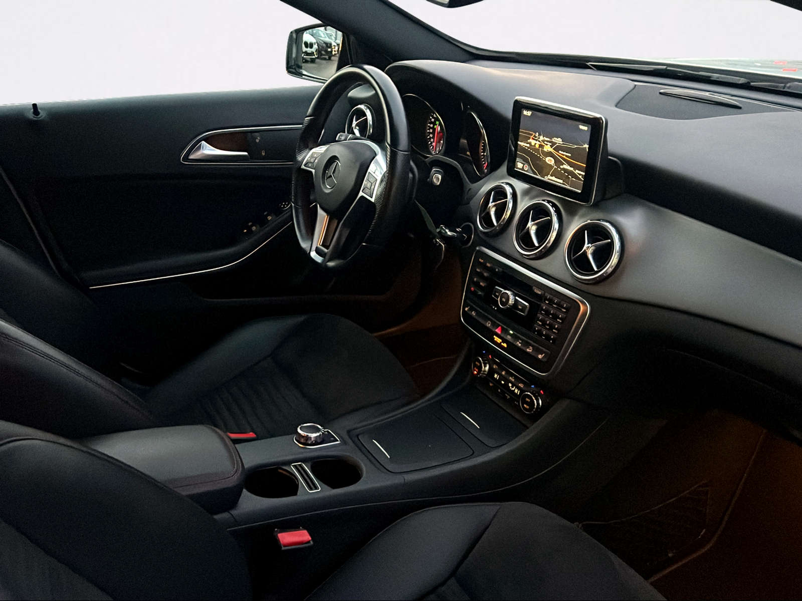 MERCEDES-BENZ GLA 250 AMG Line 4Matic 7G-DCT-image-3
