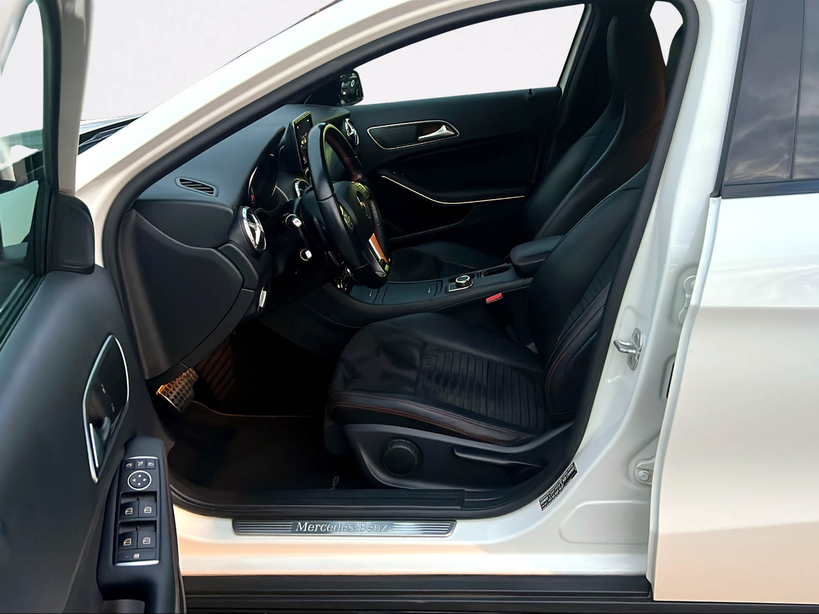 MERCEDES-BENZ GLA 250 AMG Line 4Matic 7G-DCT-image-8