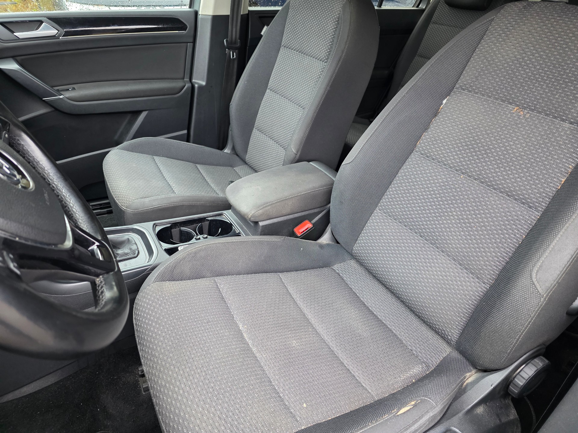 VW Touran 1.6 TDI BlueMotion Technology Family-image-10