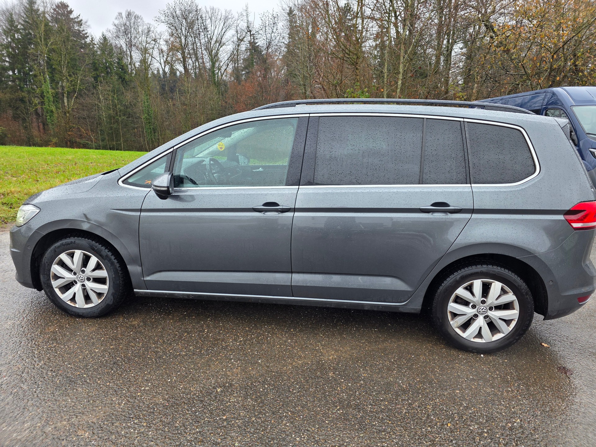 VW Touran 1.6 TDI BlueMotion Technology Family-image-3