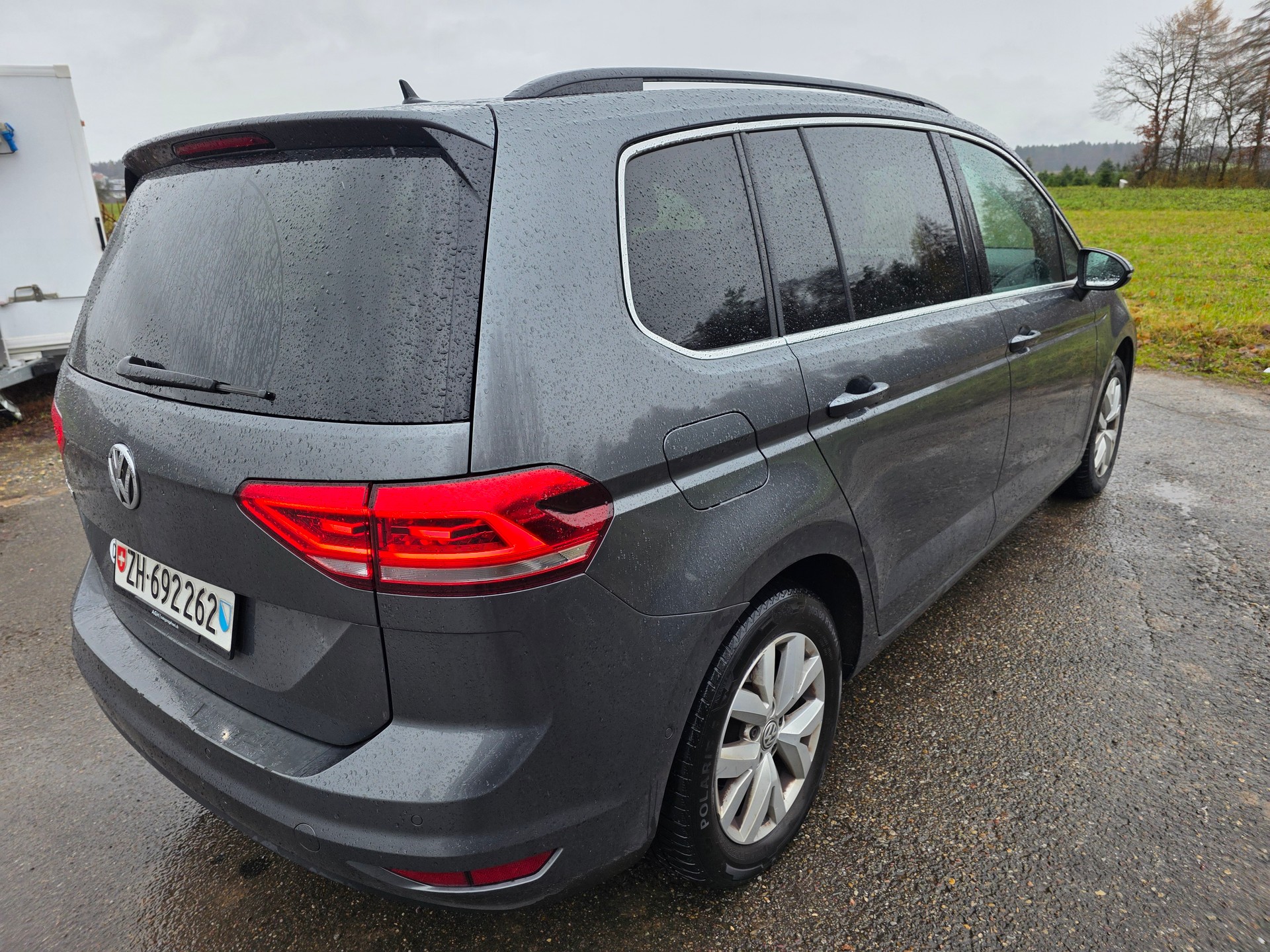 VW Touran 1.6 TDI BlueMotion Technology Family-image-5