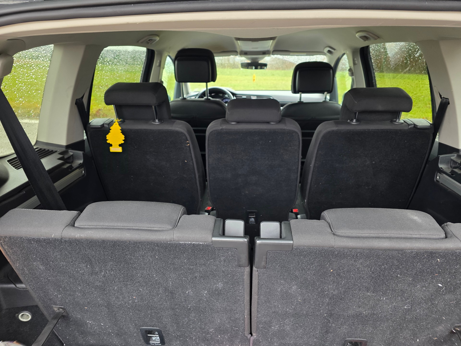 VW Touran 1.6 TDI BlueMotion Technology Family-image-8