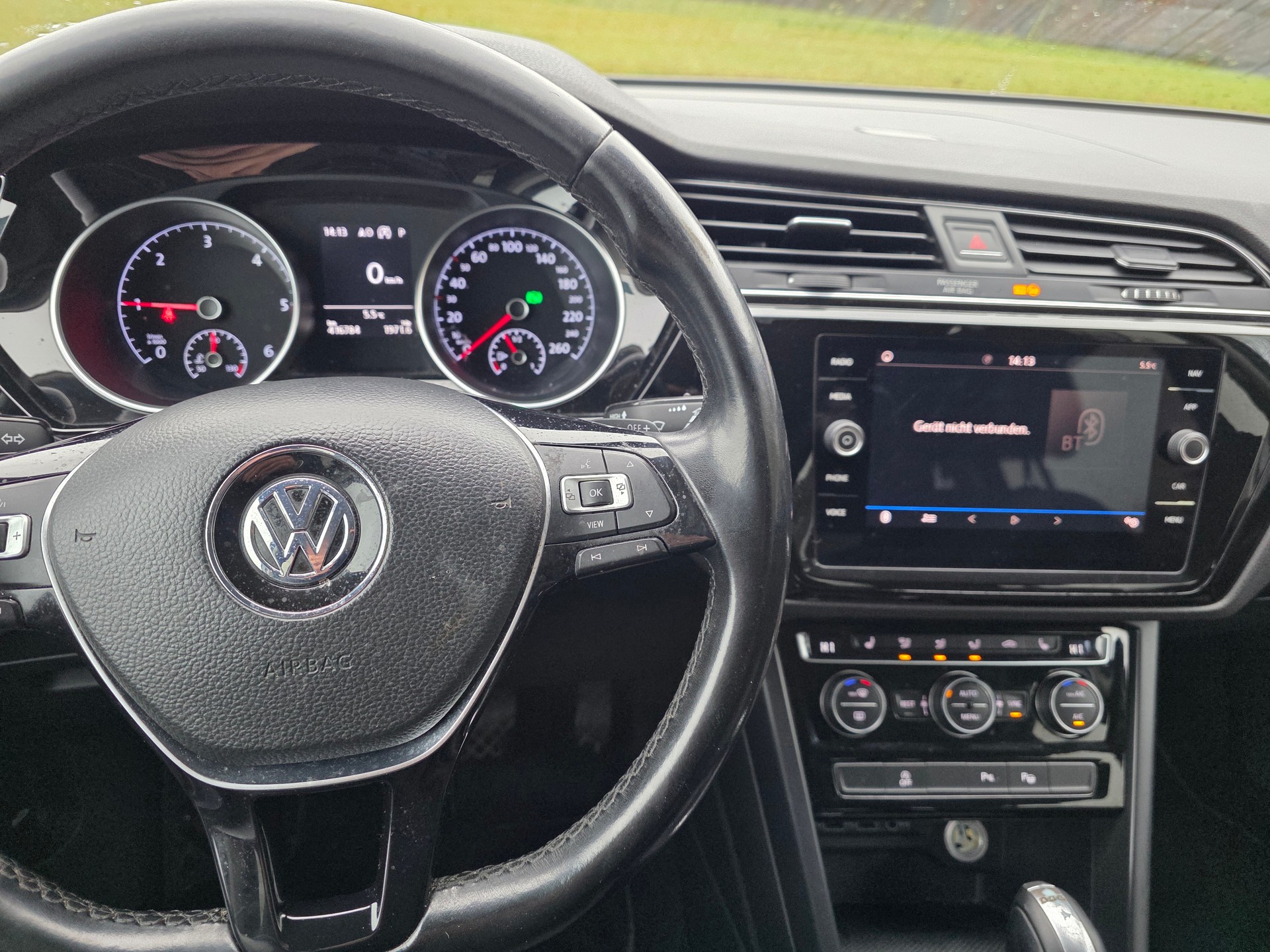 VW Touran 1.6 TDI BlueMotion Technology Family-image-13