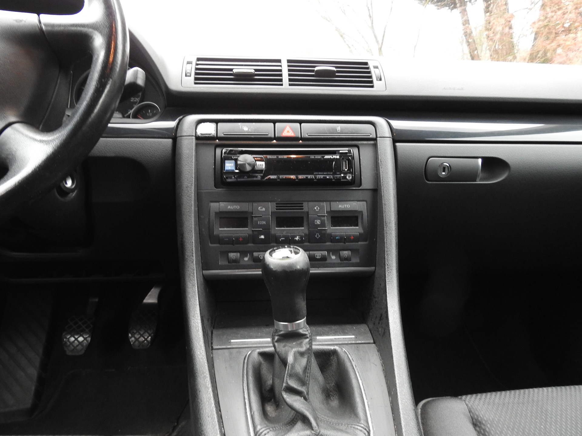 AUDI A4 1,8 V6-image-11