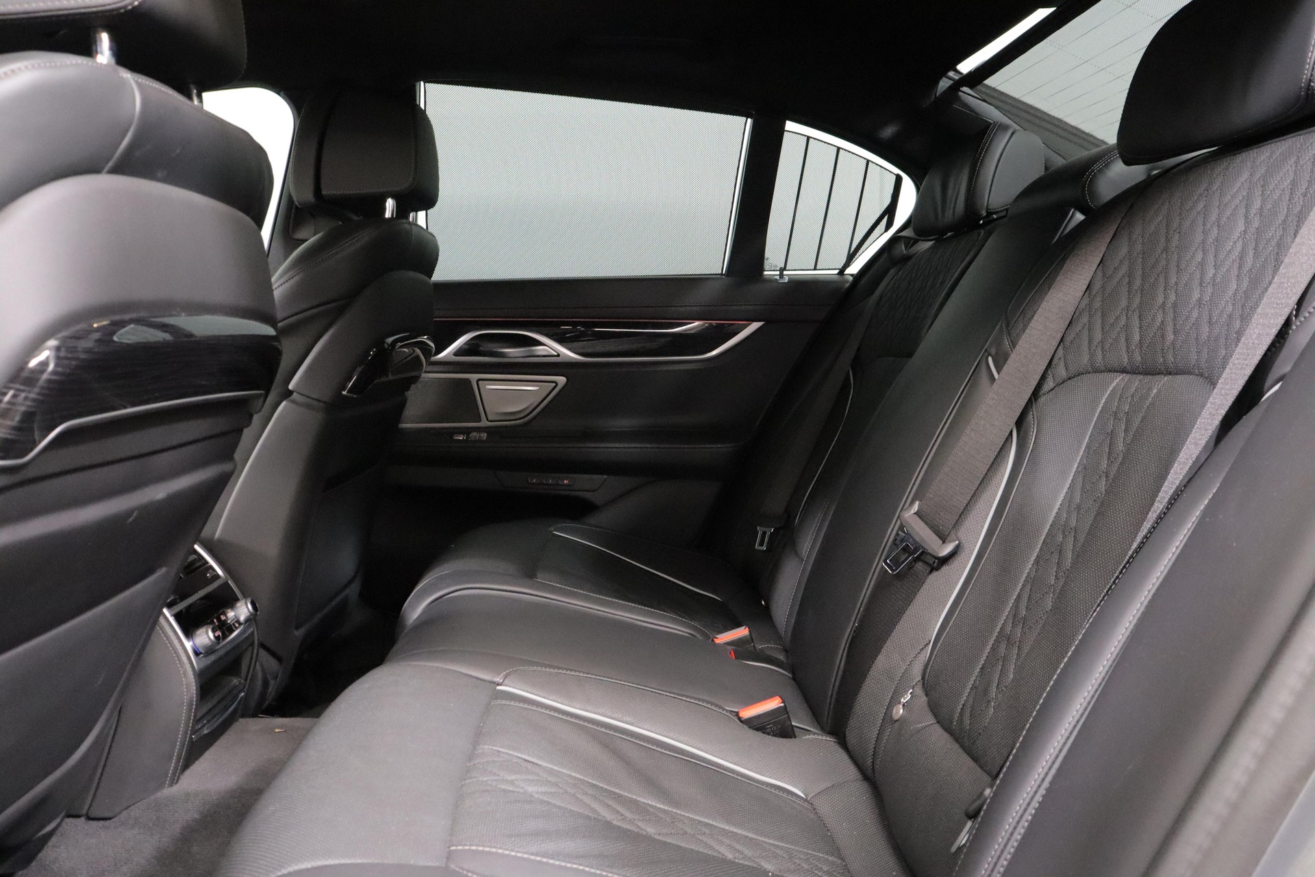 BMW 740d xDrive-image-3