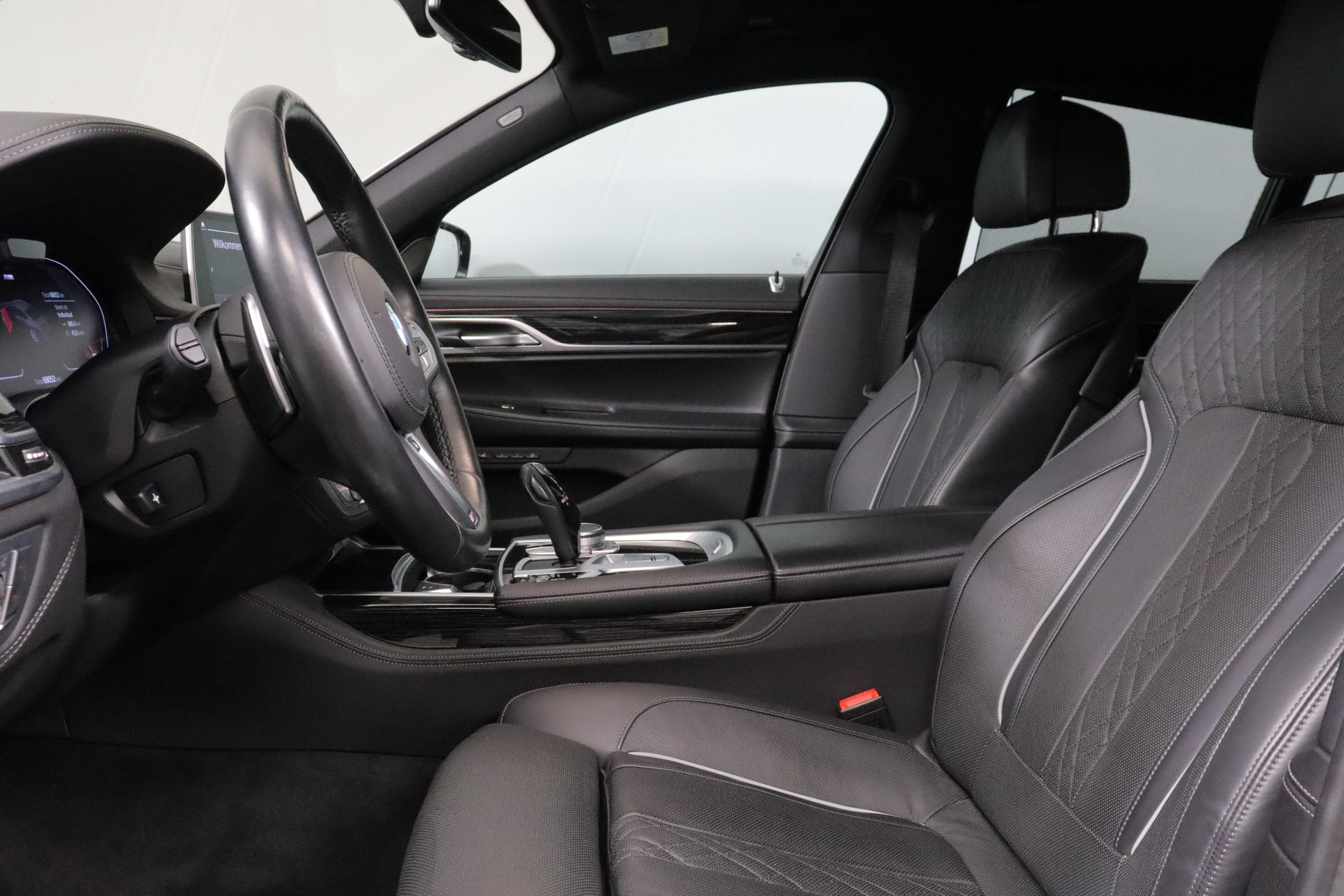 BMW 740d xDrive-image-2