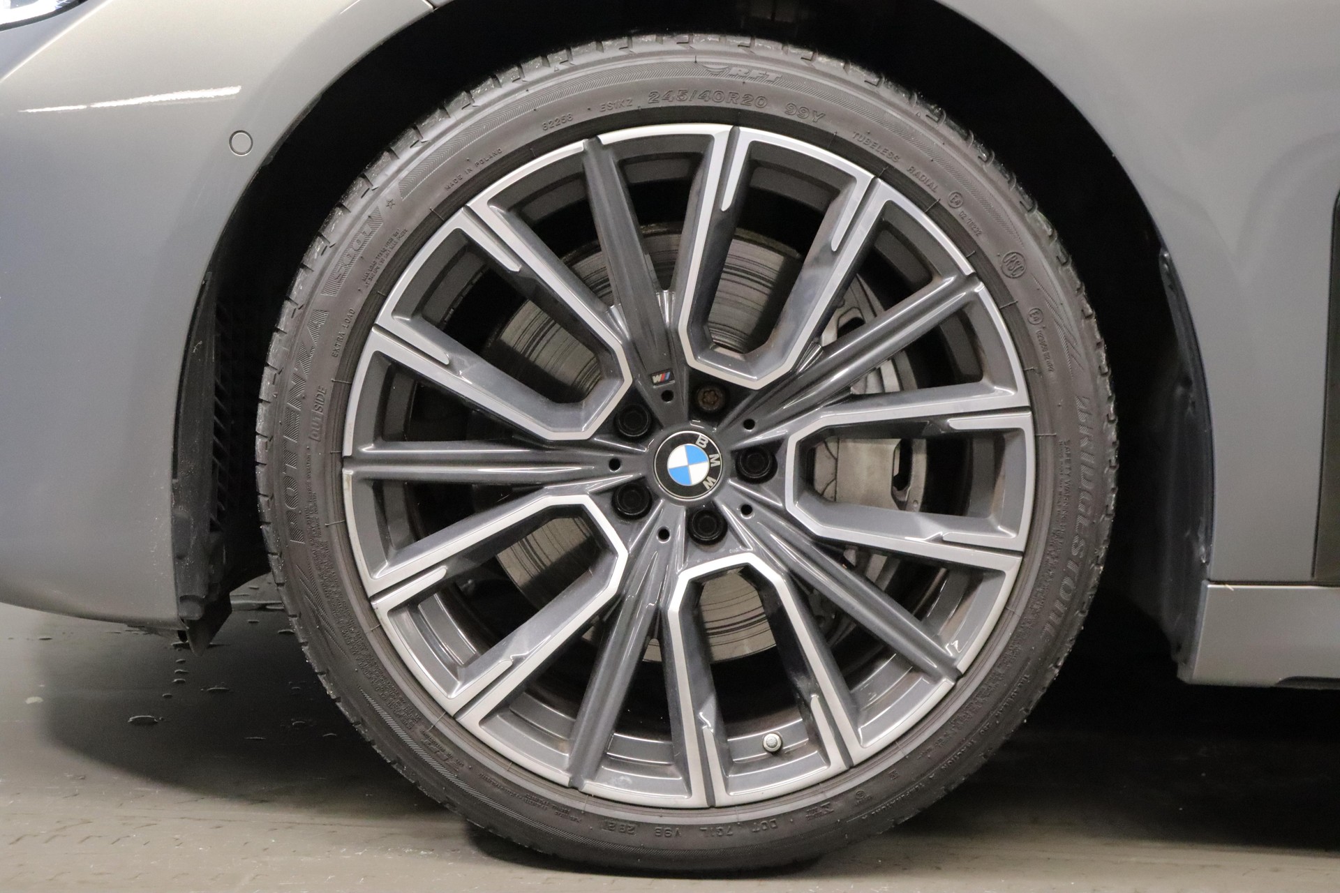 BMW 740d xDrive-image-12