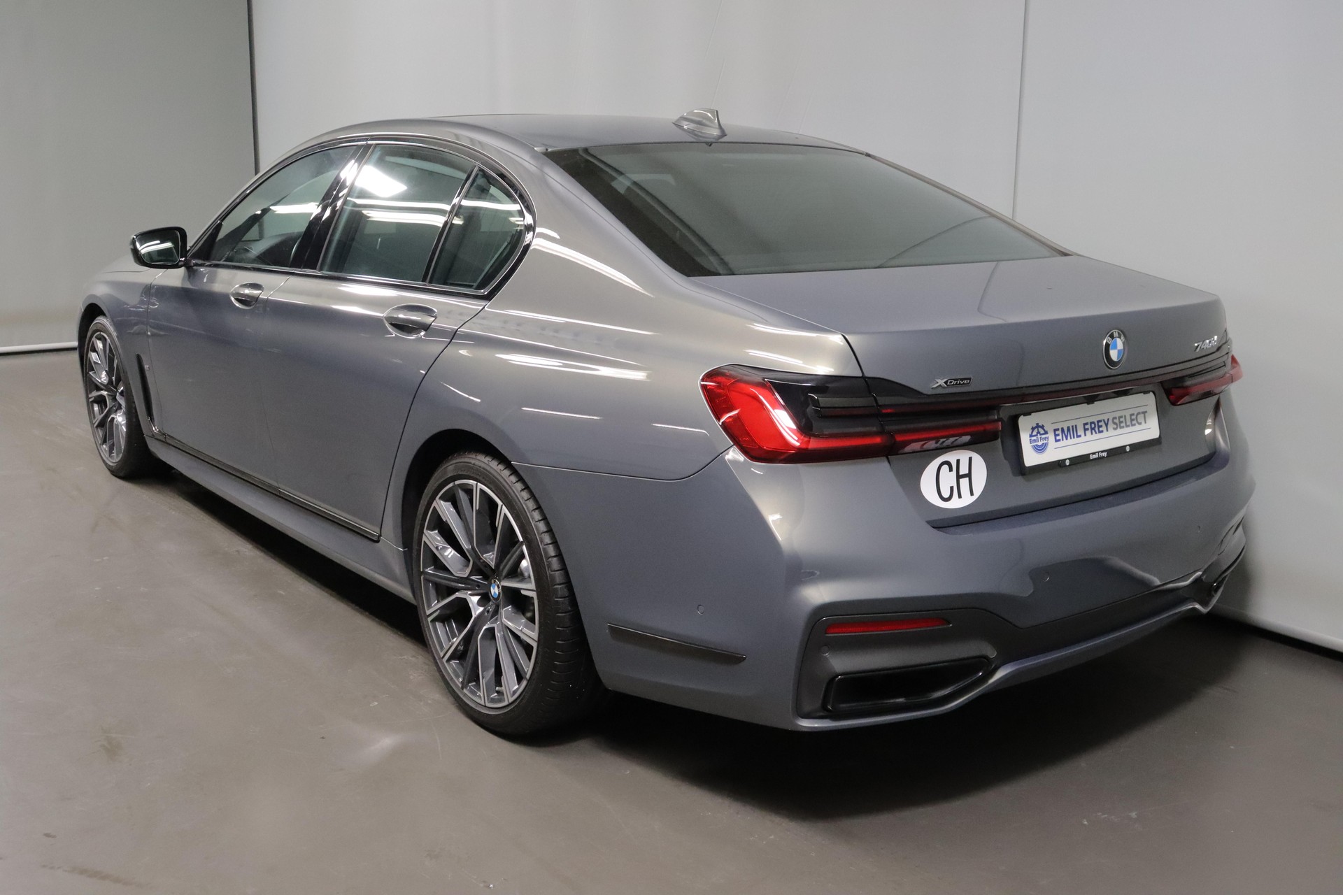 BMW 740d xDrive-image-14