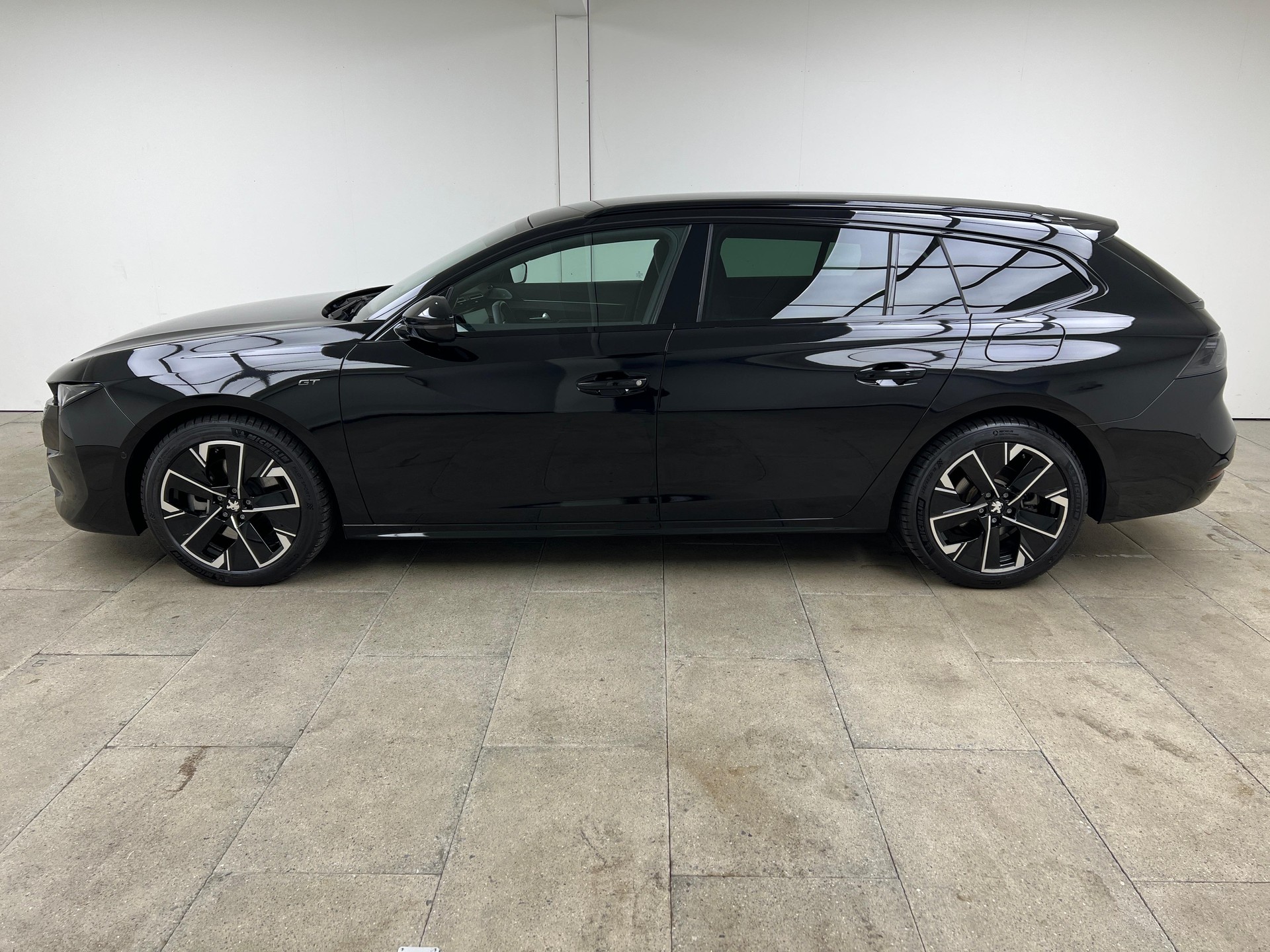PEUGEOT 508 SW 1.6 Plug-in Hybrid GT-image-2