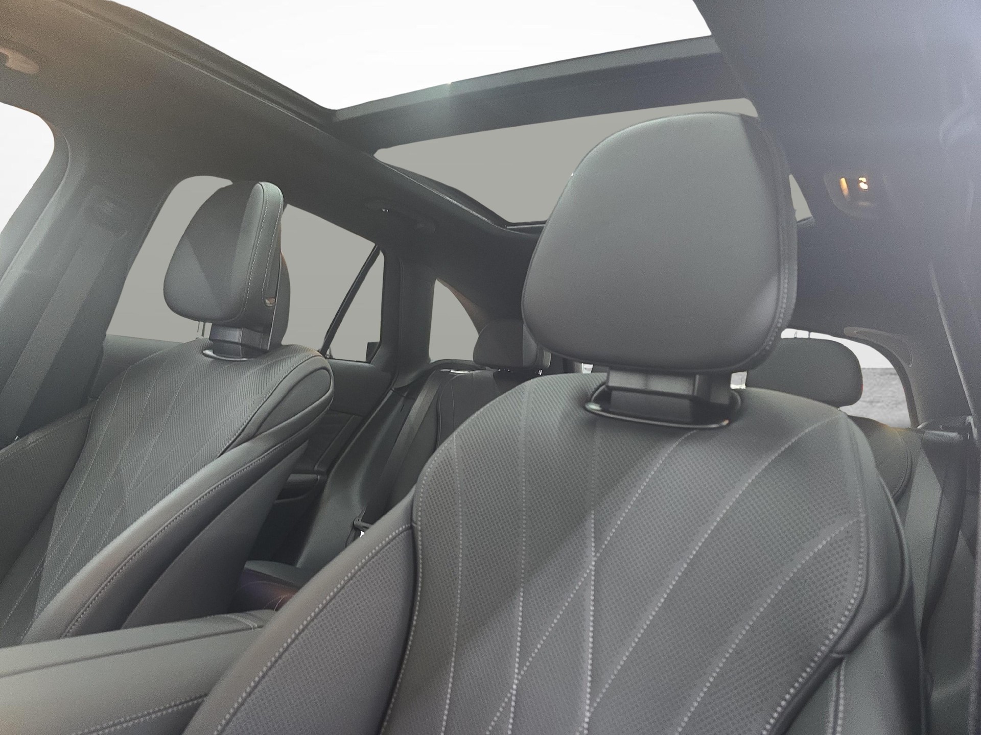 MERCEDES-BENZ GLC 400 e 4MATIC EQ Star AMG Line-image-8