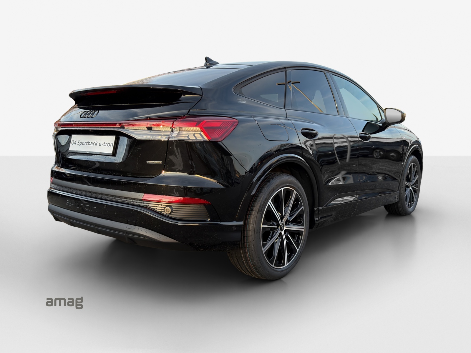 AUDI Q4 Sportback e-tron 45 quattro-image-4