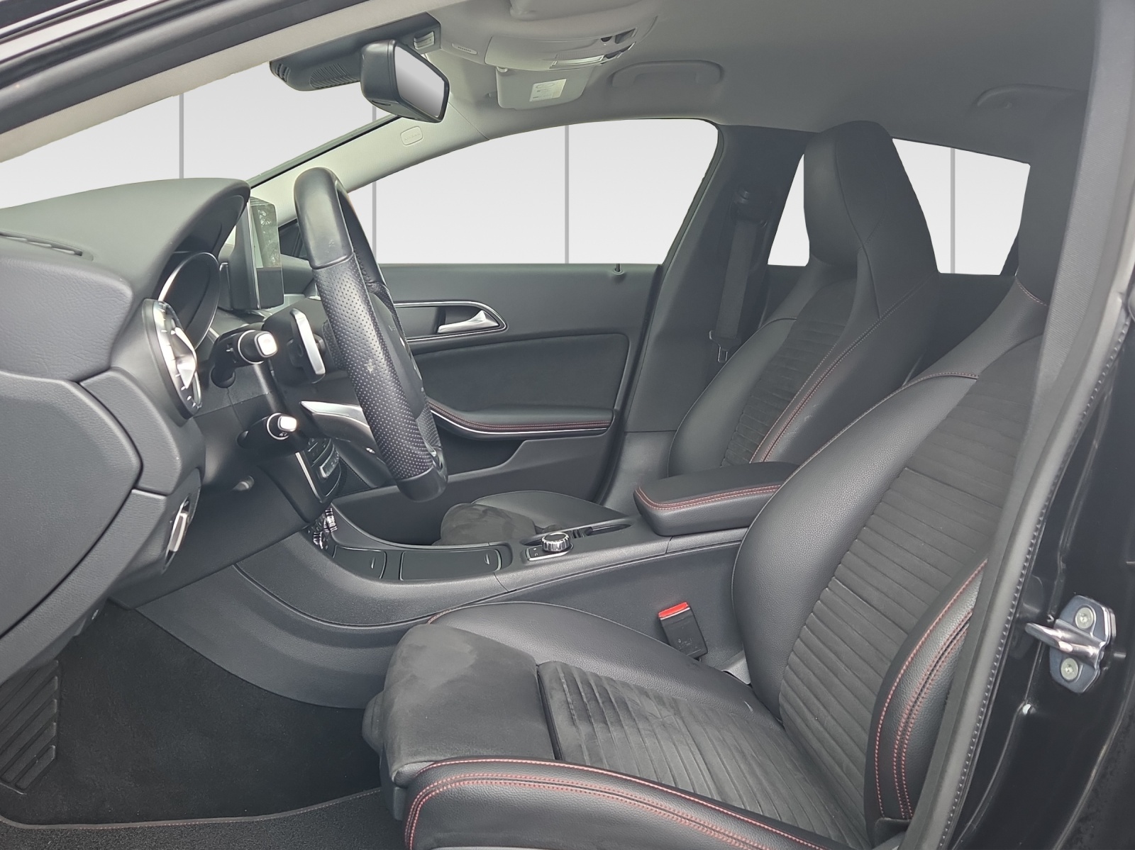MERCEDES-BENZ CLA Shooting Brake 250 AMG Line 4Matic 7G-DCT-image-4