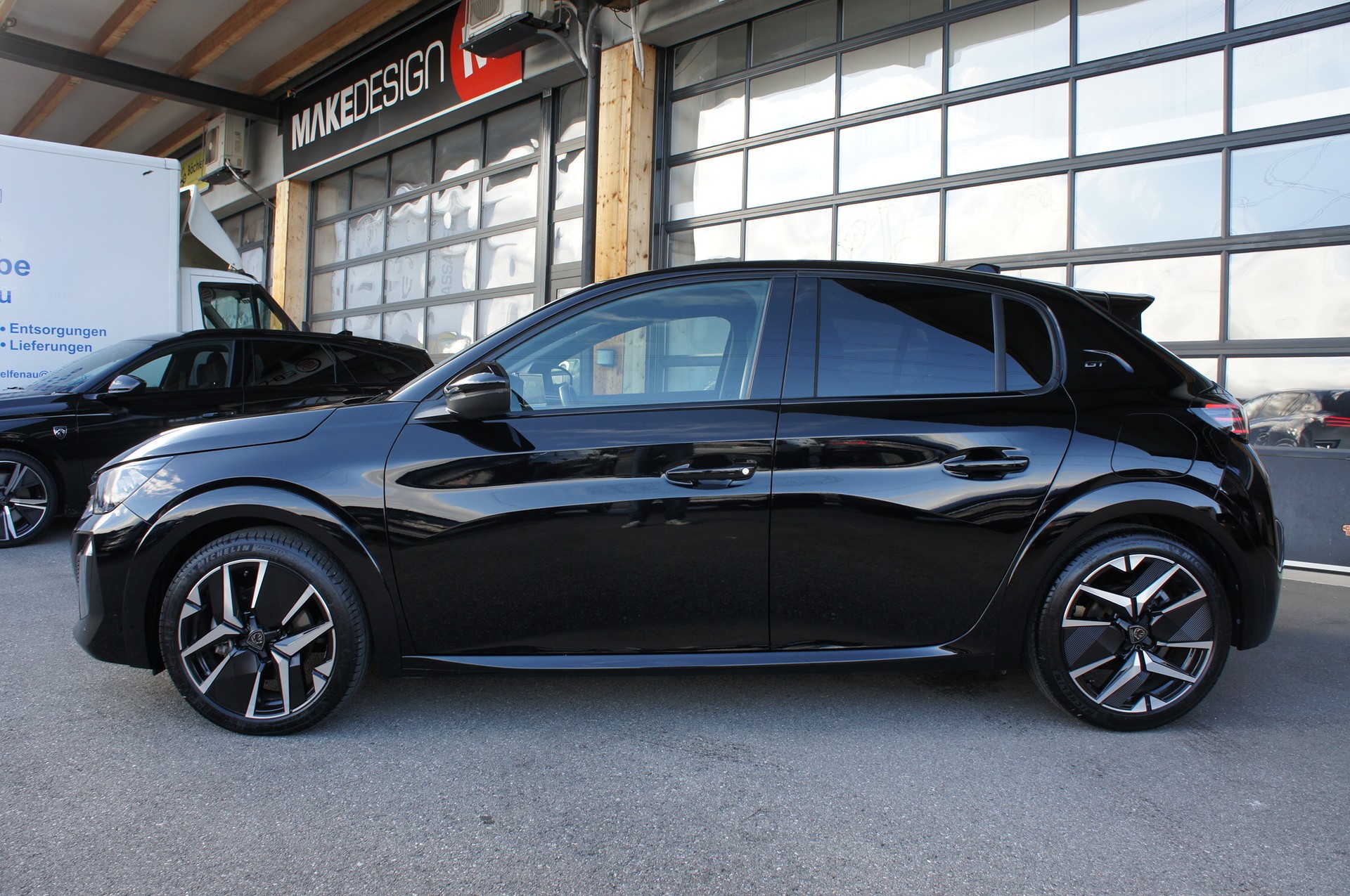 PEUGEOT 208 1.2 MHEV 145 GT-showroom-element-1