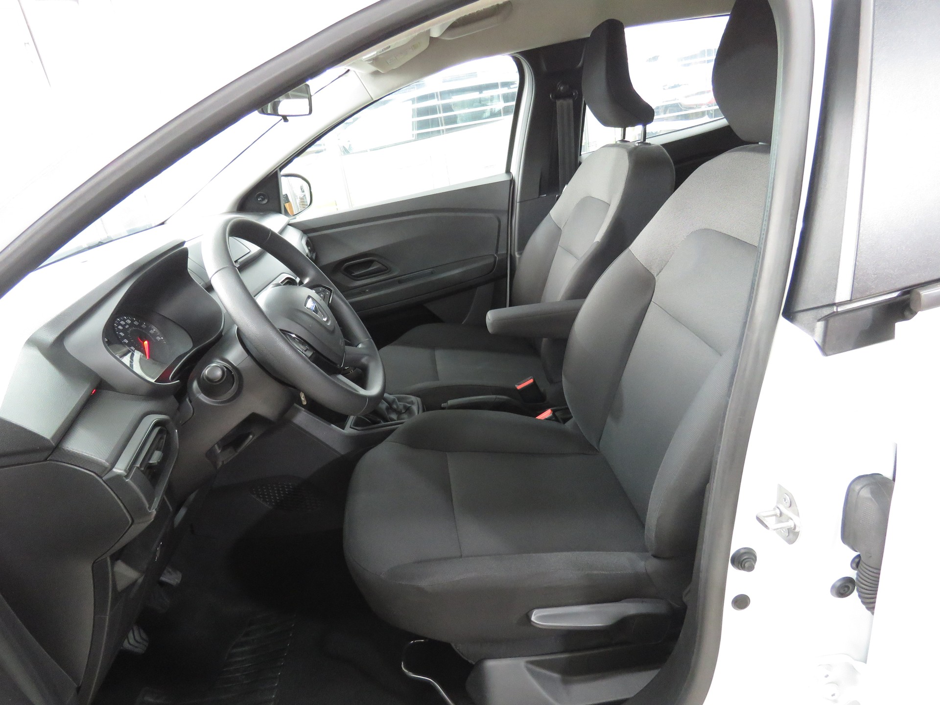 DACIA Sandero SCe 65 Essential-image-8