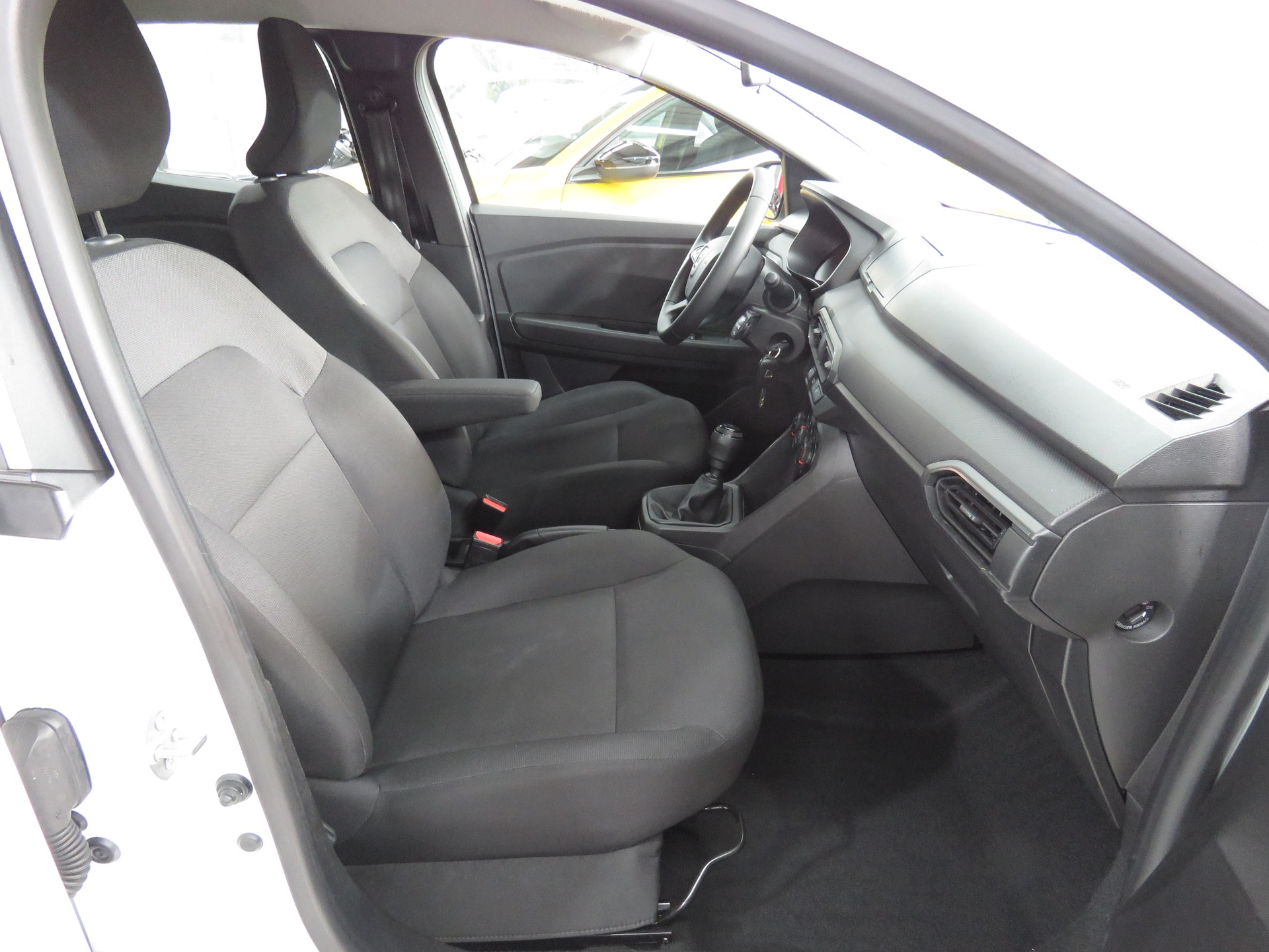 DACIA Sandero SCe 65 Essential-image-12