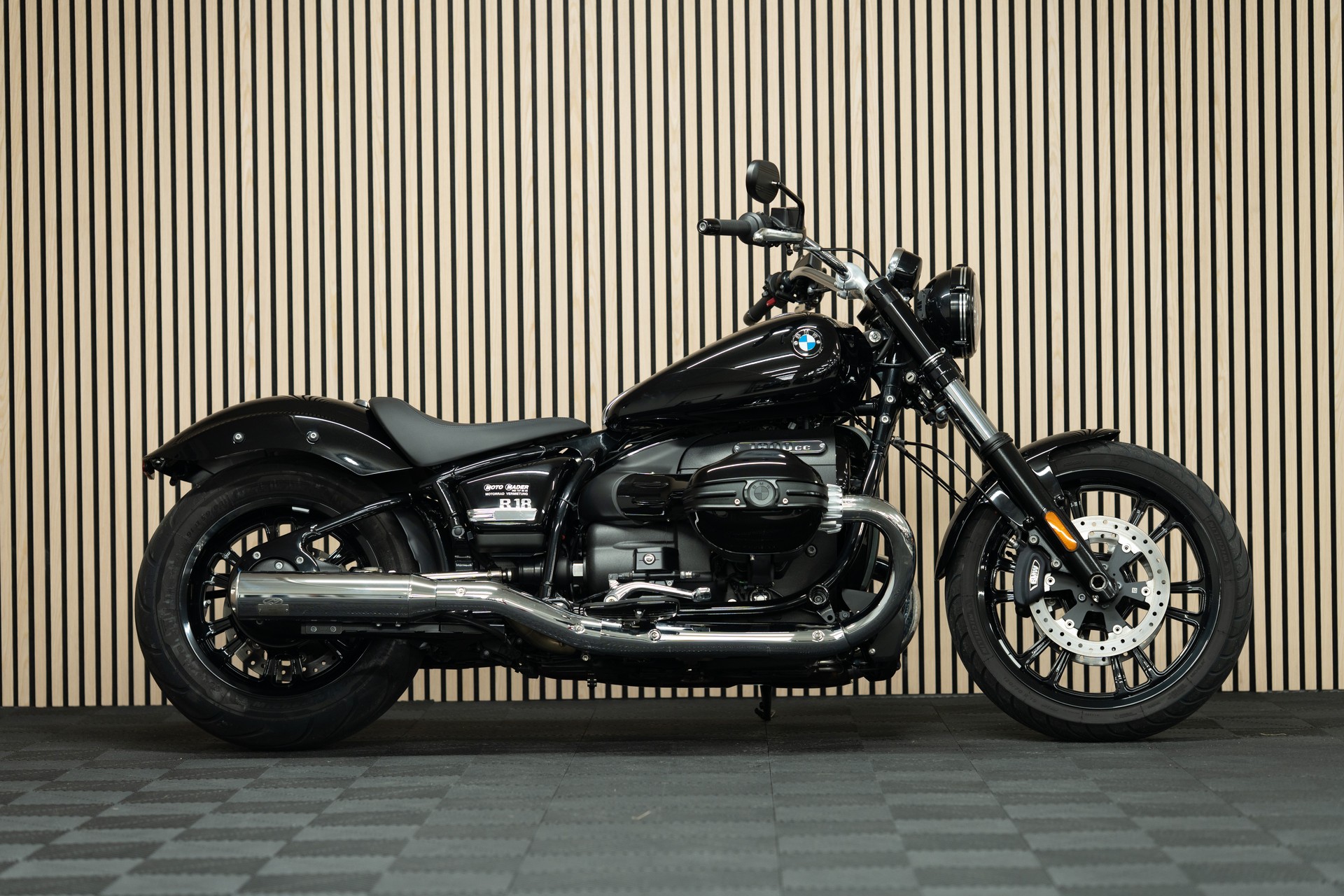 BMW R 18 mit Jekill & Hyde Klappenauspuffanlage