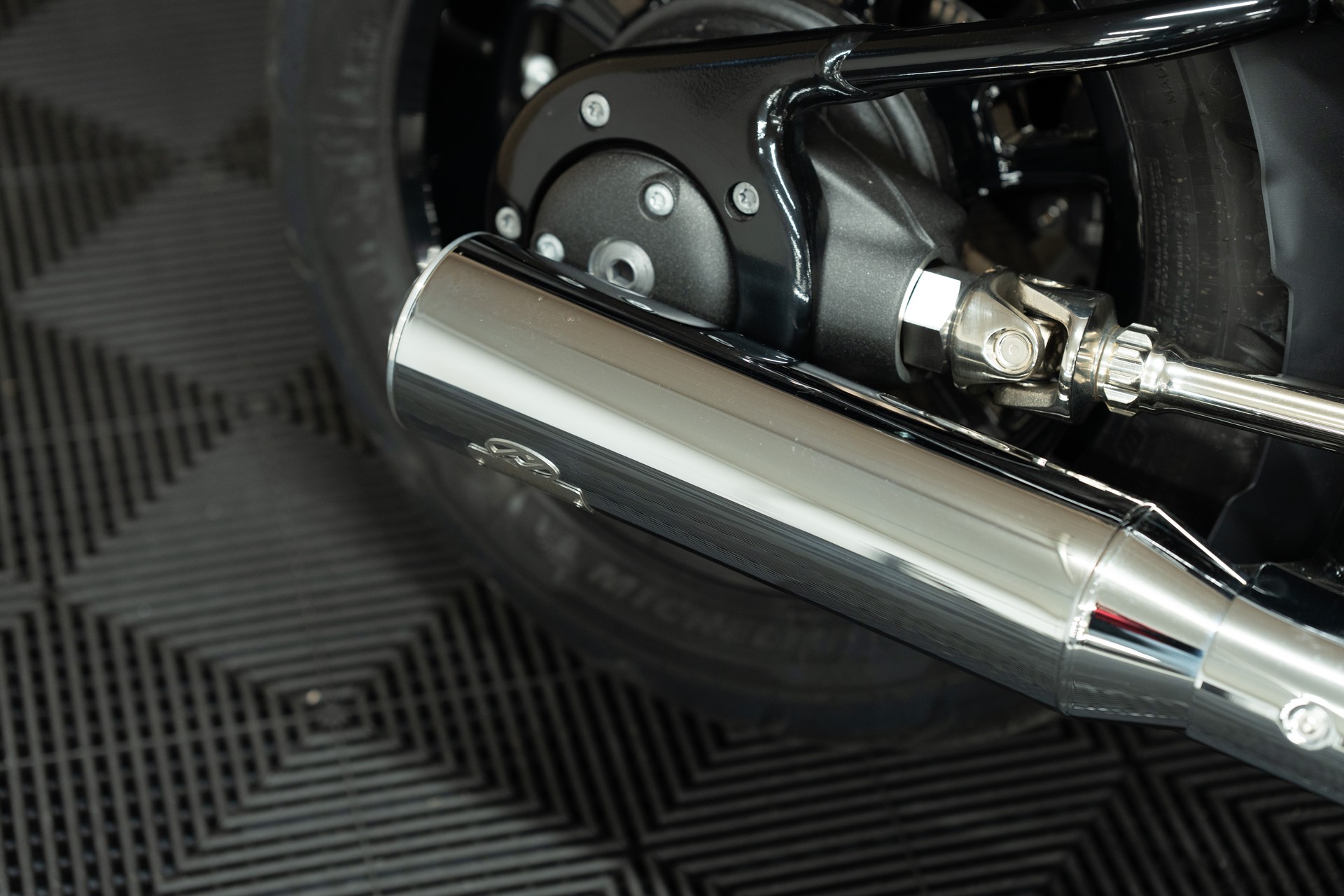 BMW R 18 mit Jekill & Hyde Klappenauspuffanlage-image-6