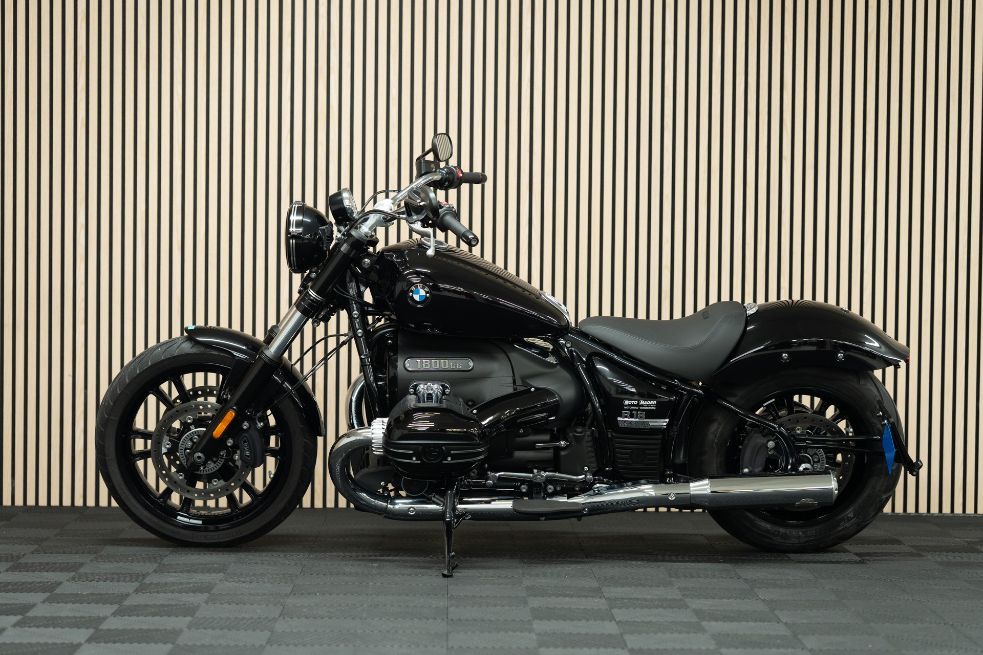 BMW R 18 mit Jekill & Hyde Klappenauspuffanlage-showroom-element-1