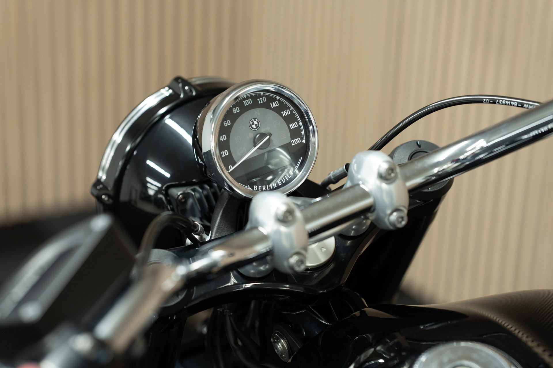 BMW R 18 mit Jekill & Hyde Klappenauspuffanlage-showroom-element-3