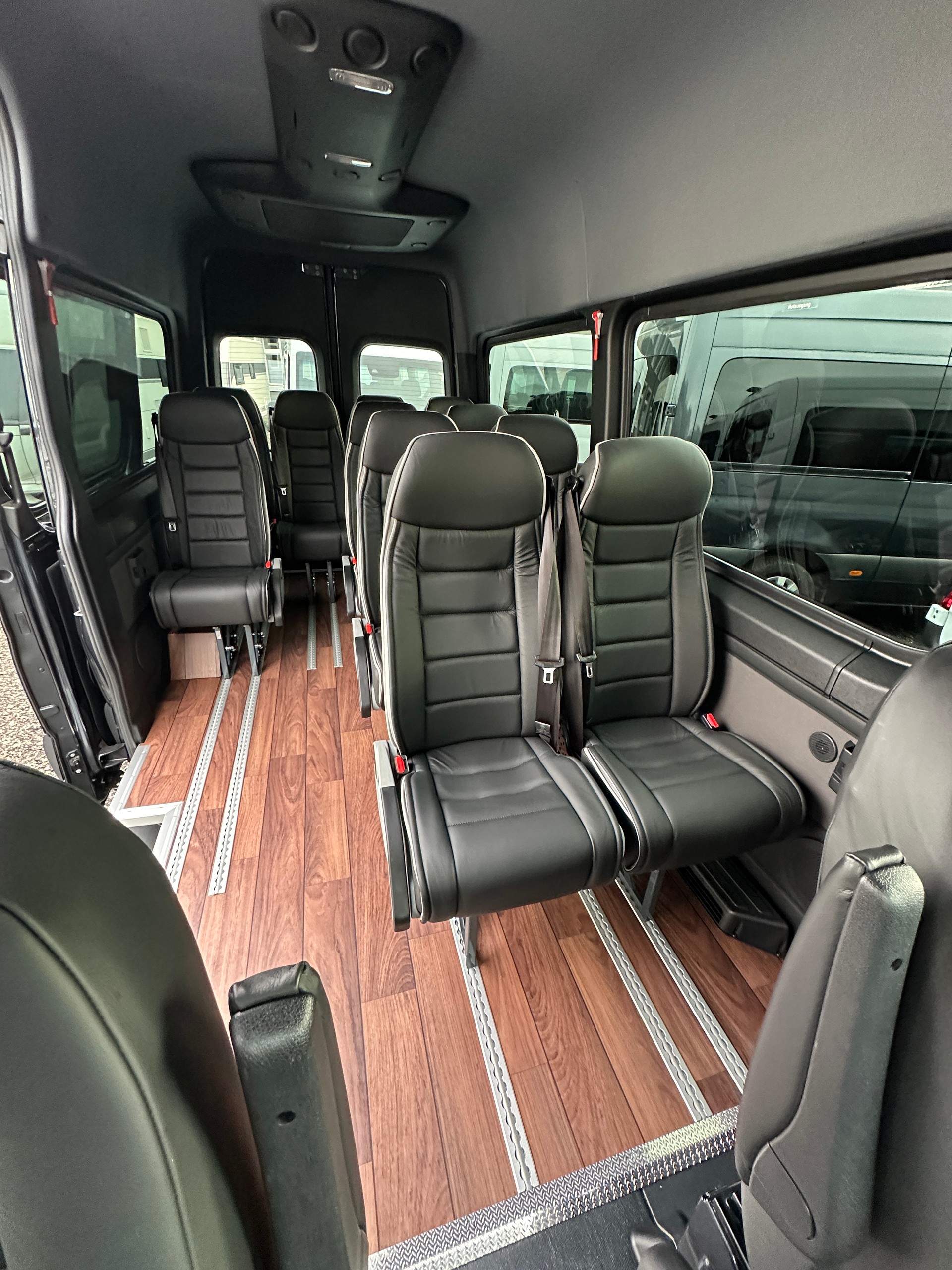 MERCEDES-BENZ 317 VIP Kleinbus-image-5