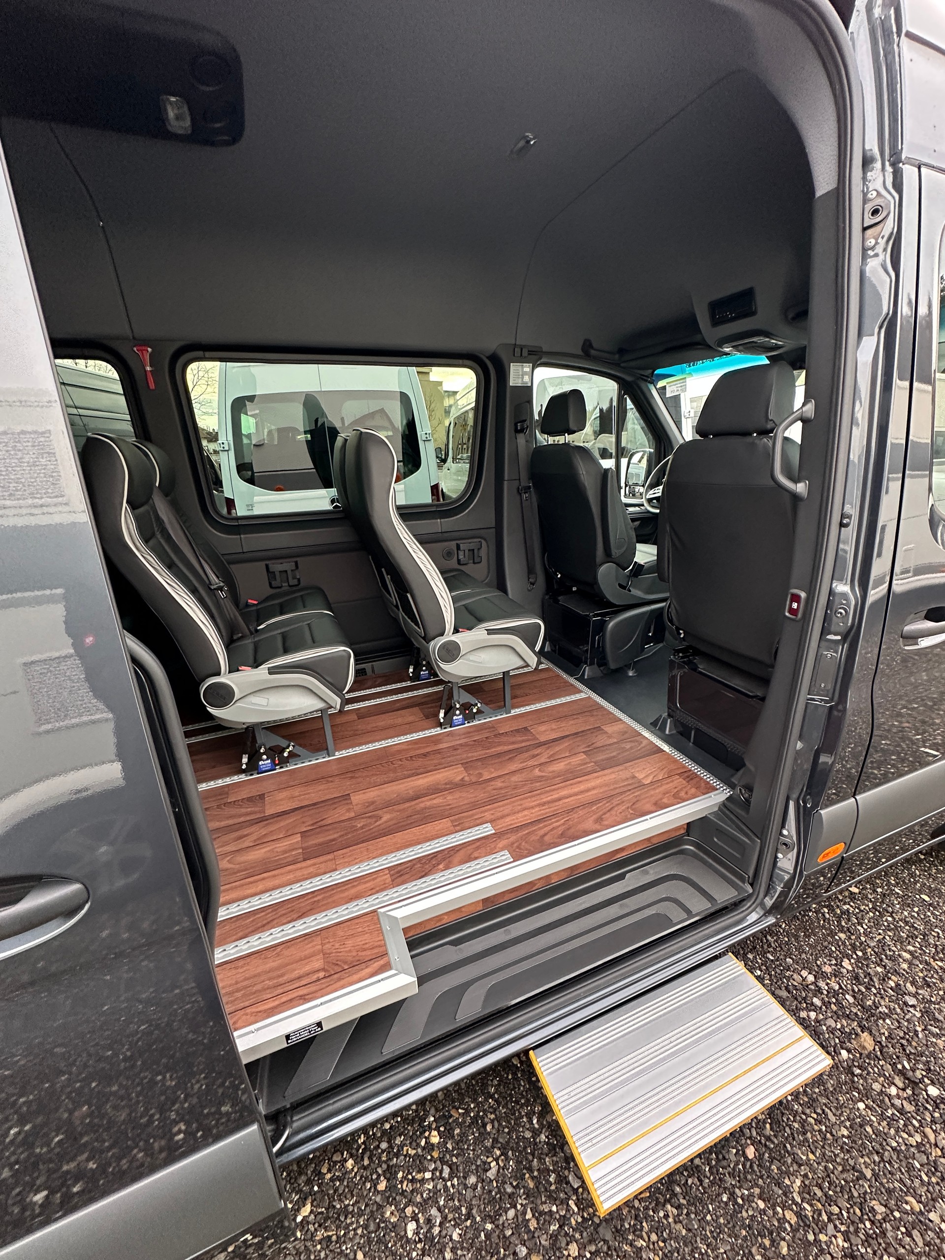 MERCEDES-BENZ 317 VIP Kleinbus-image-6