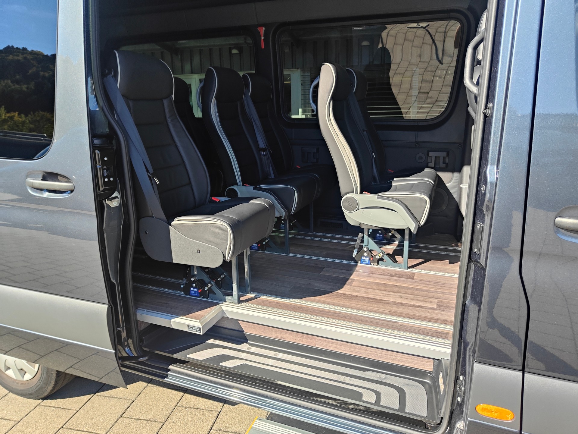 MERCEDES-BENZ 317 VIP-Kleinbus 13 Plätzer-image-3